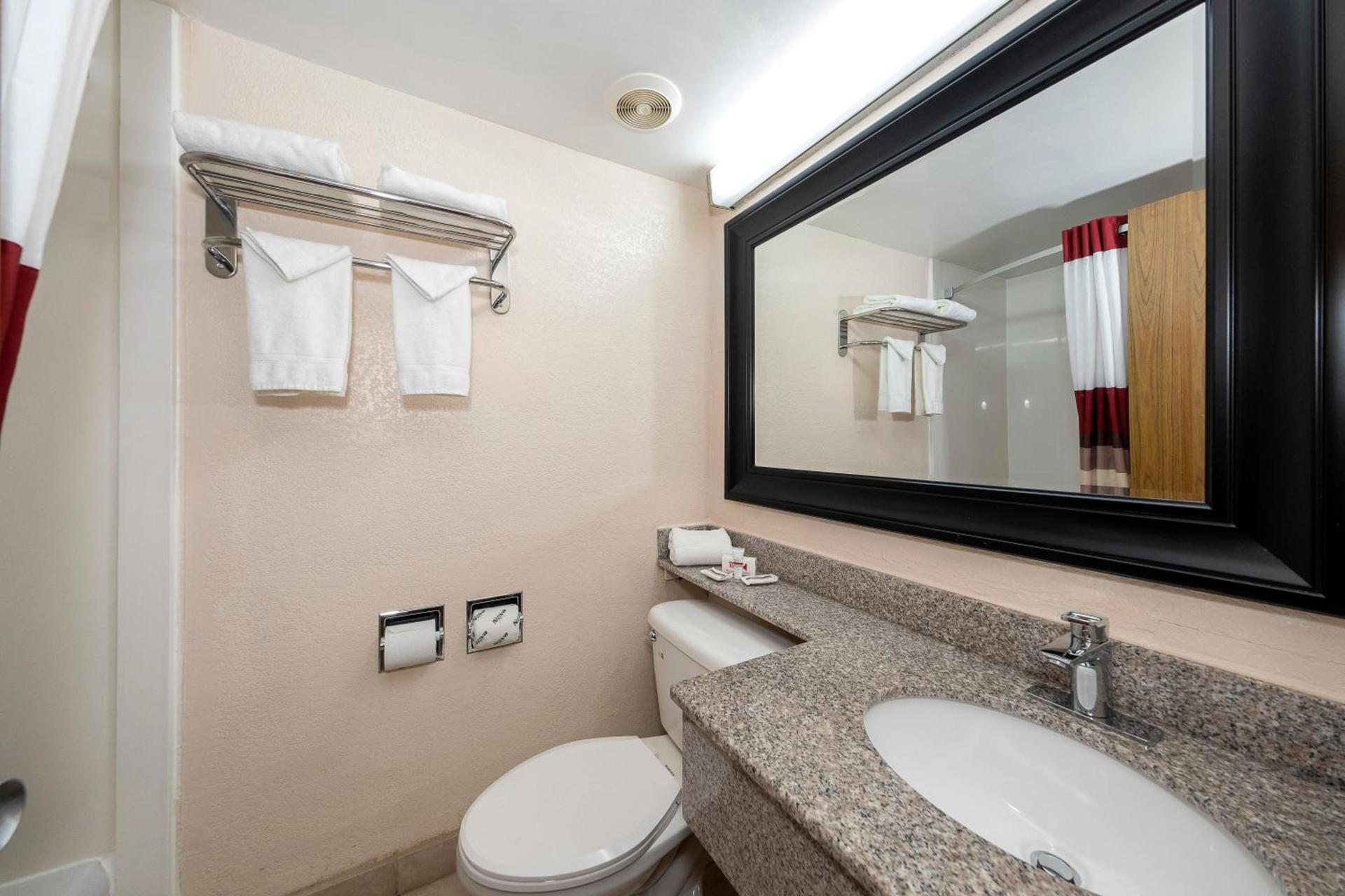 Red Roof Inn Lumberton photo 15
