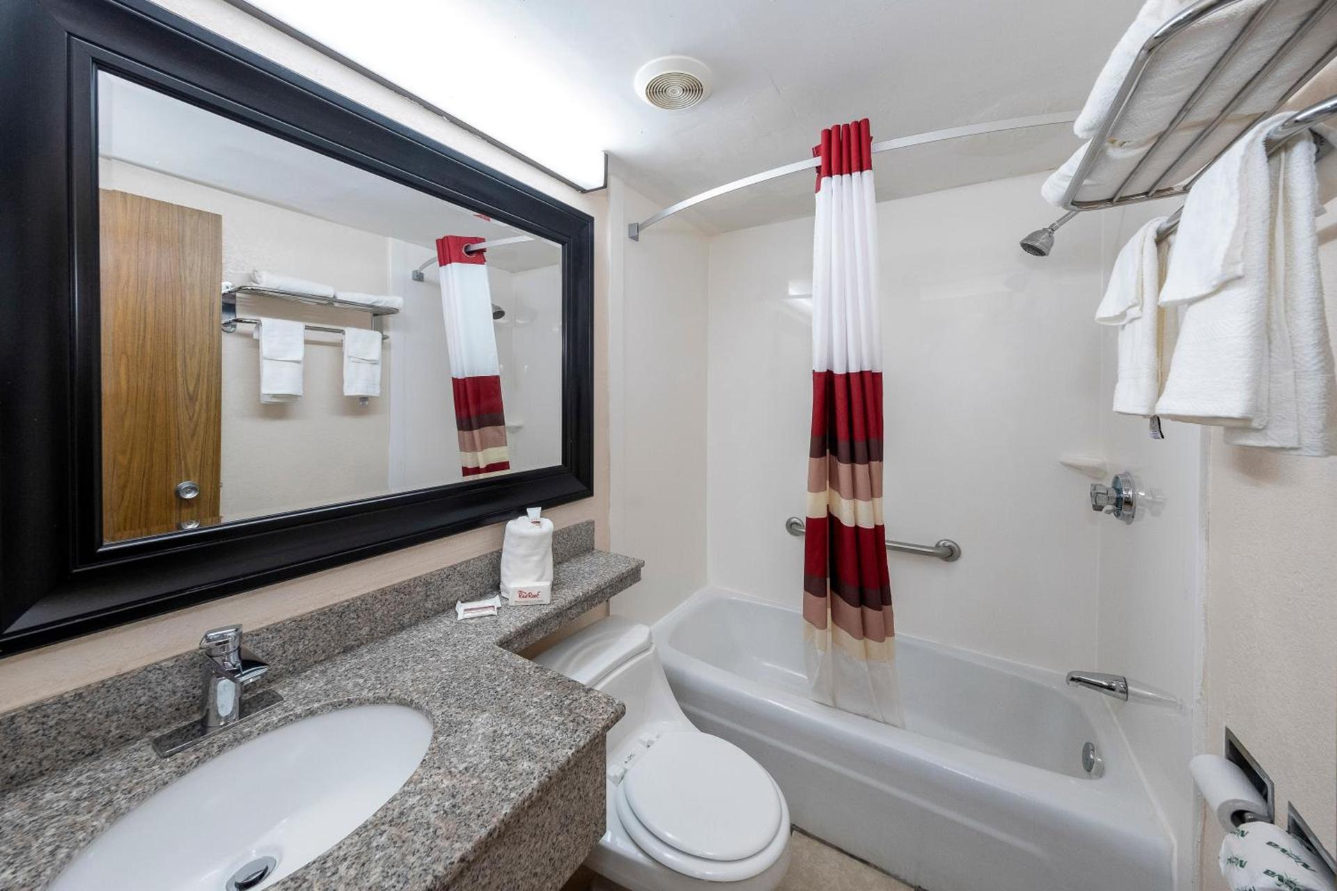 Red Roof Inn Lumberton photo 17