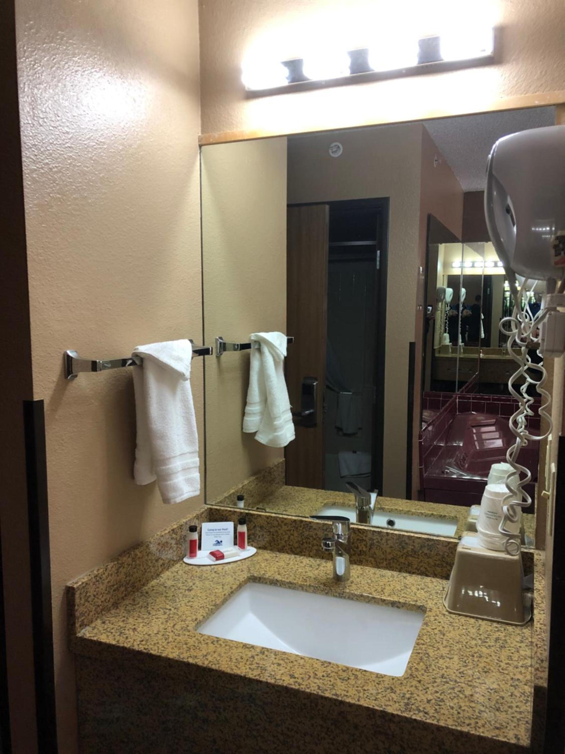 Super 8 by Wyndham Baker City photo 26