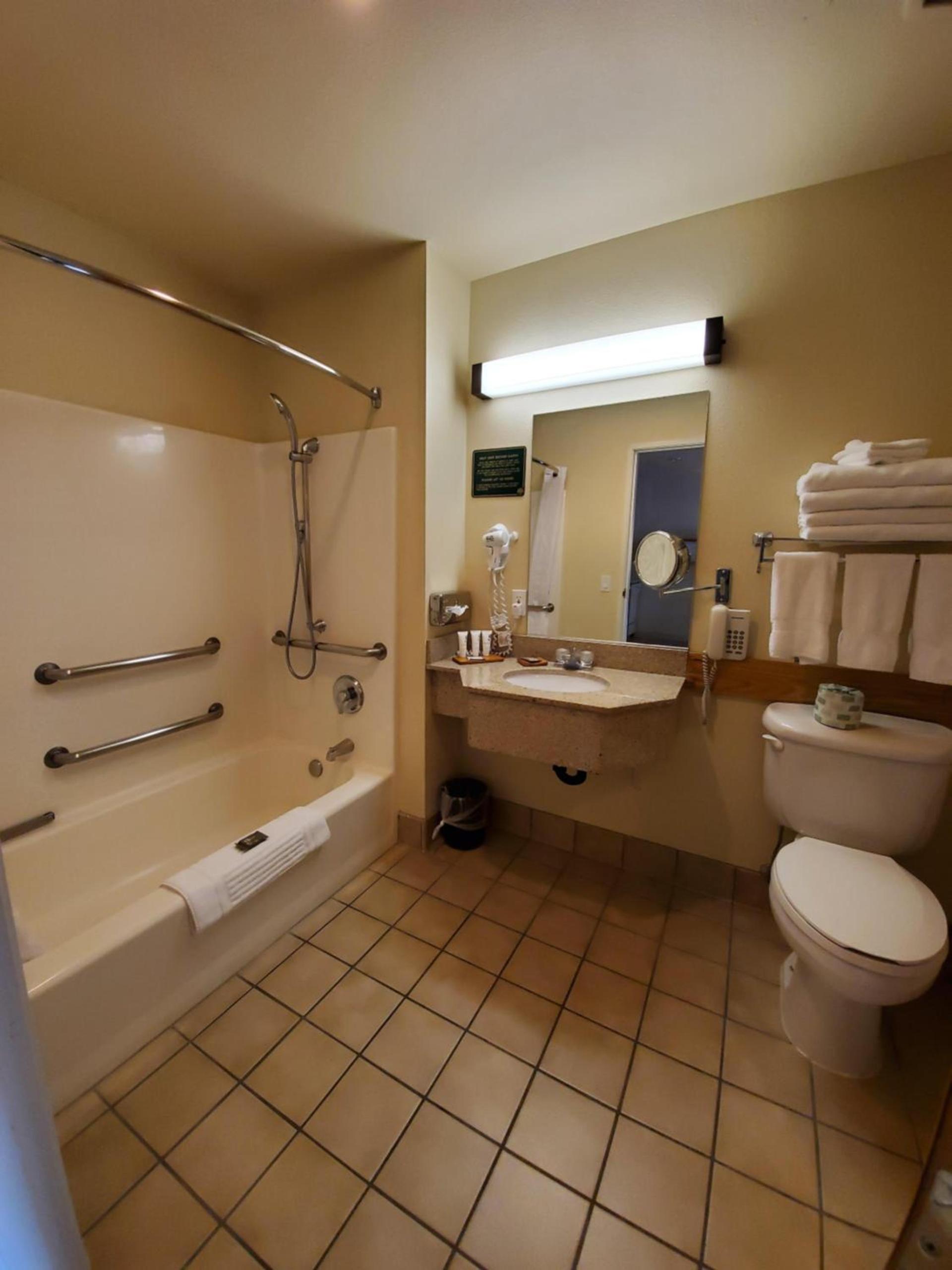 Country Inn & Suites by Radisson, Bend, OR photo 61