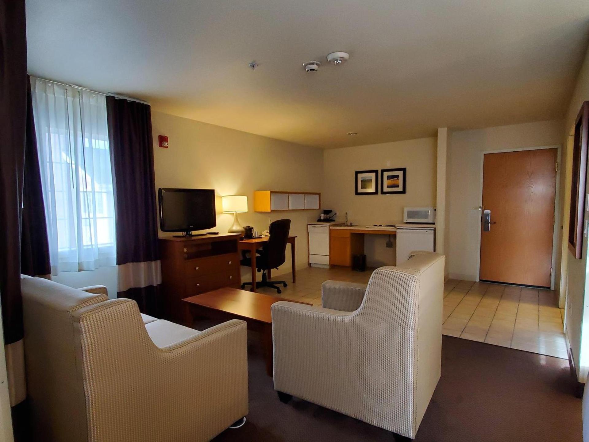 Country Inn & Suites by Radisson, Bend, OR photo 62