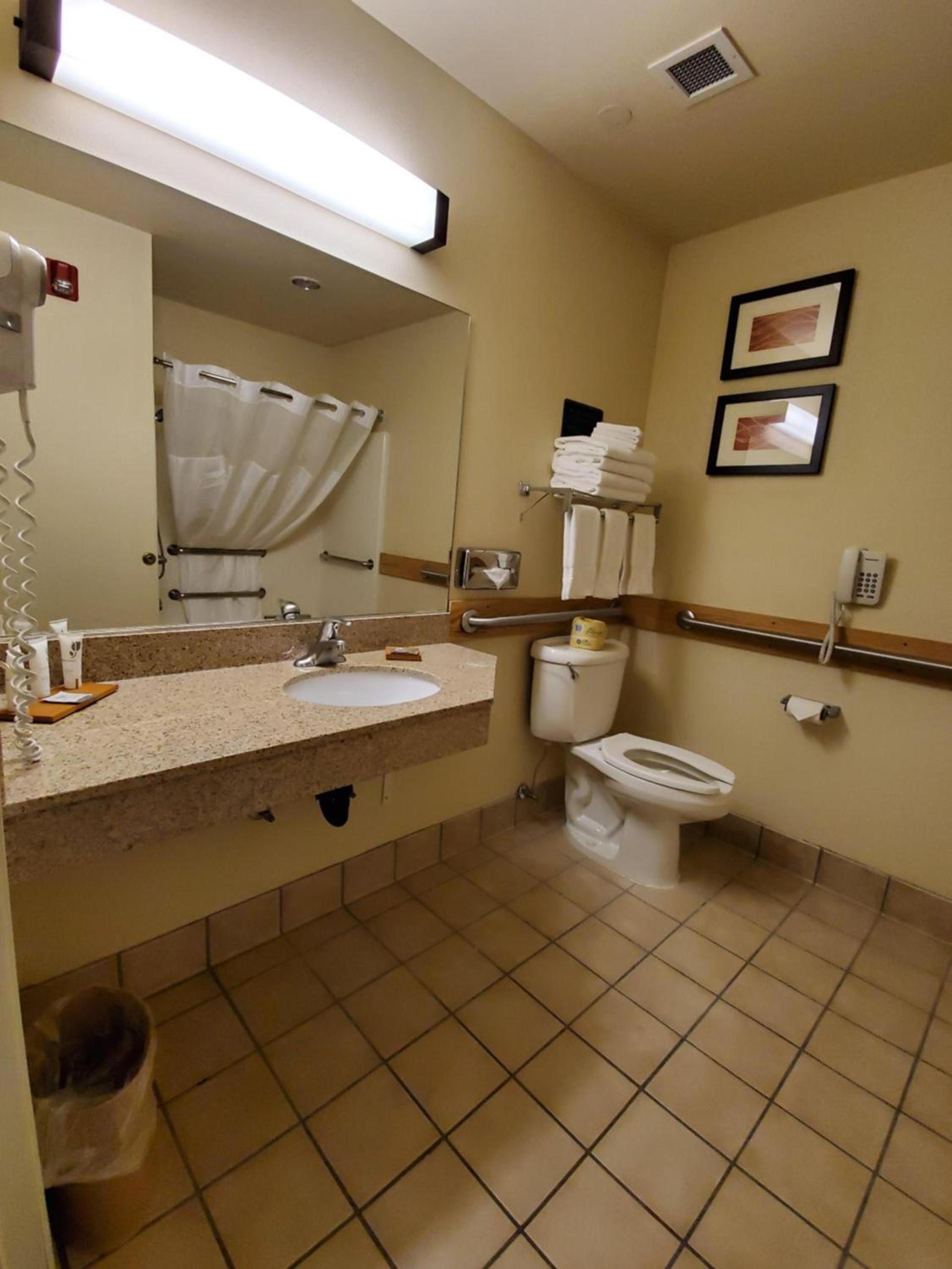 Country Inn & Suites by Radisson, Bend, OR photo 64