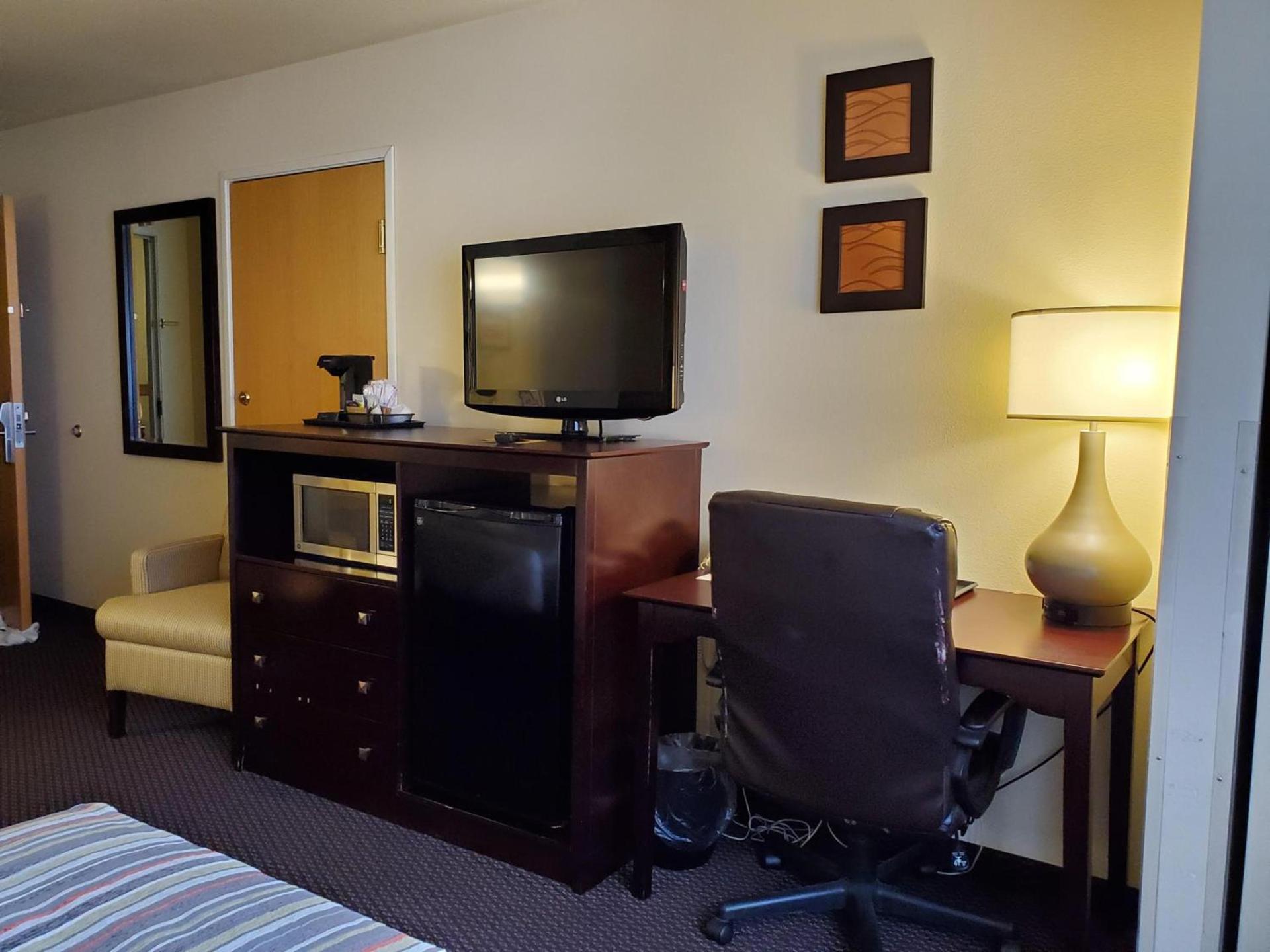Country Inn & Suites by Radisson, Bend, OR photo 42