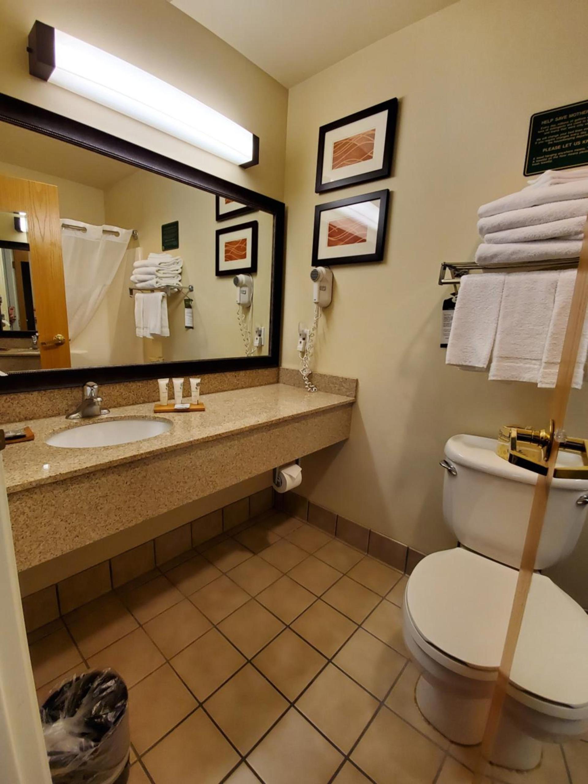 Country Inn & Suites by Radisson, Bend, OR photo 43