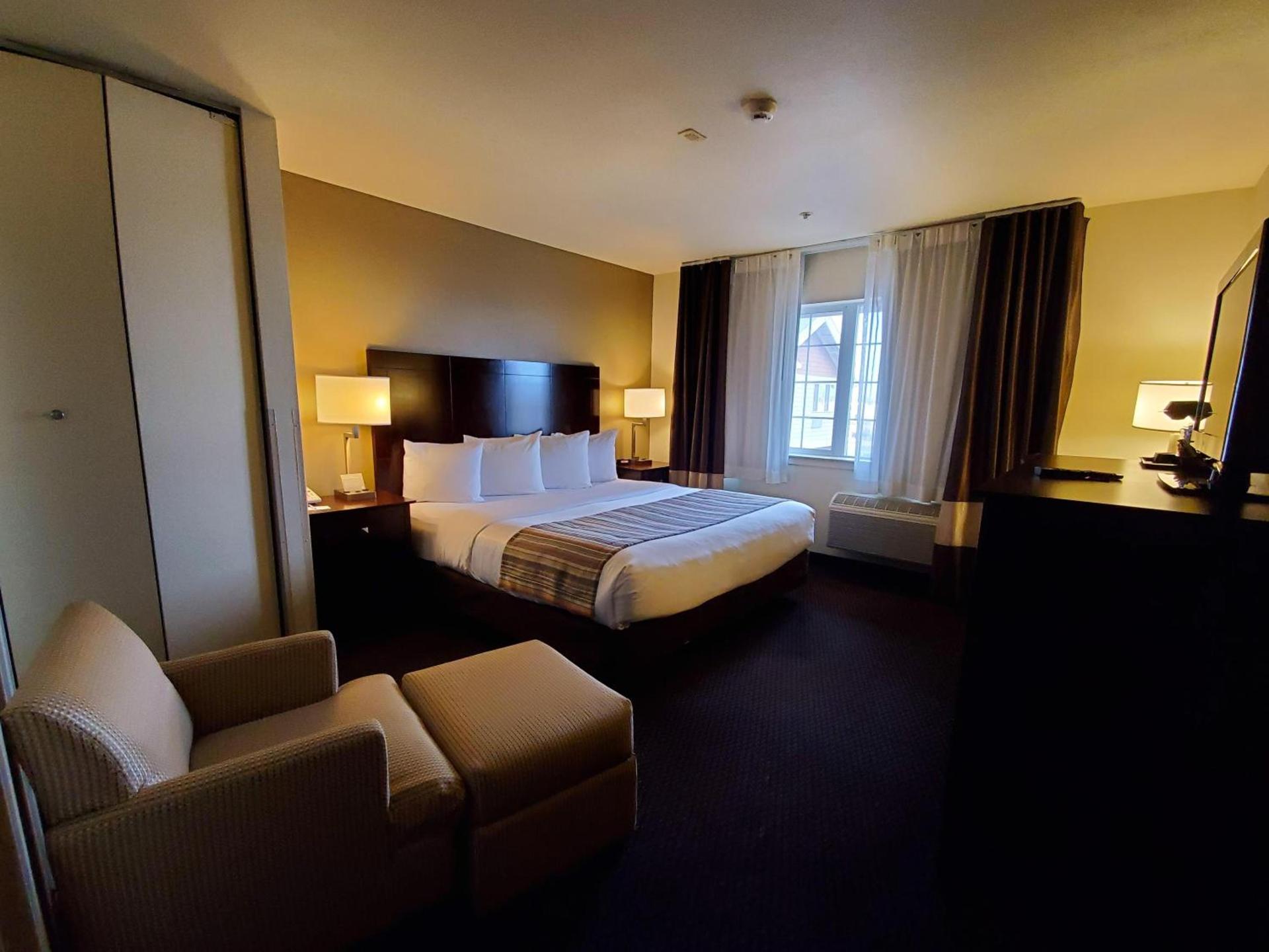 Country Inn & Suites by Radisson, Bend, OR photo 41