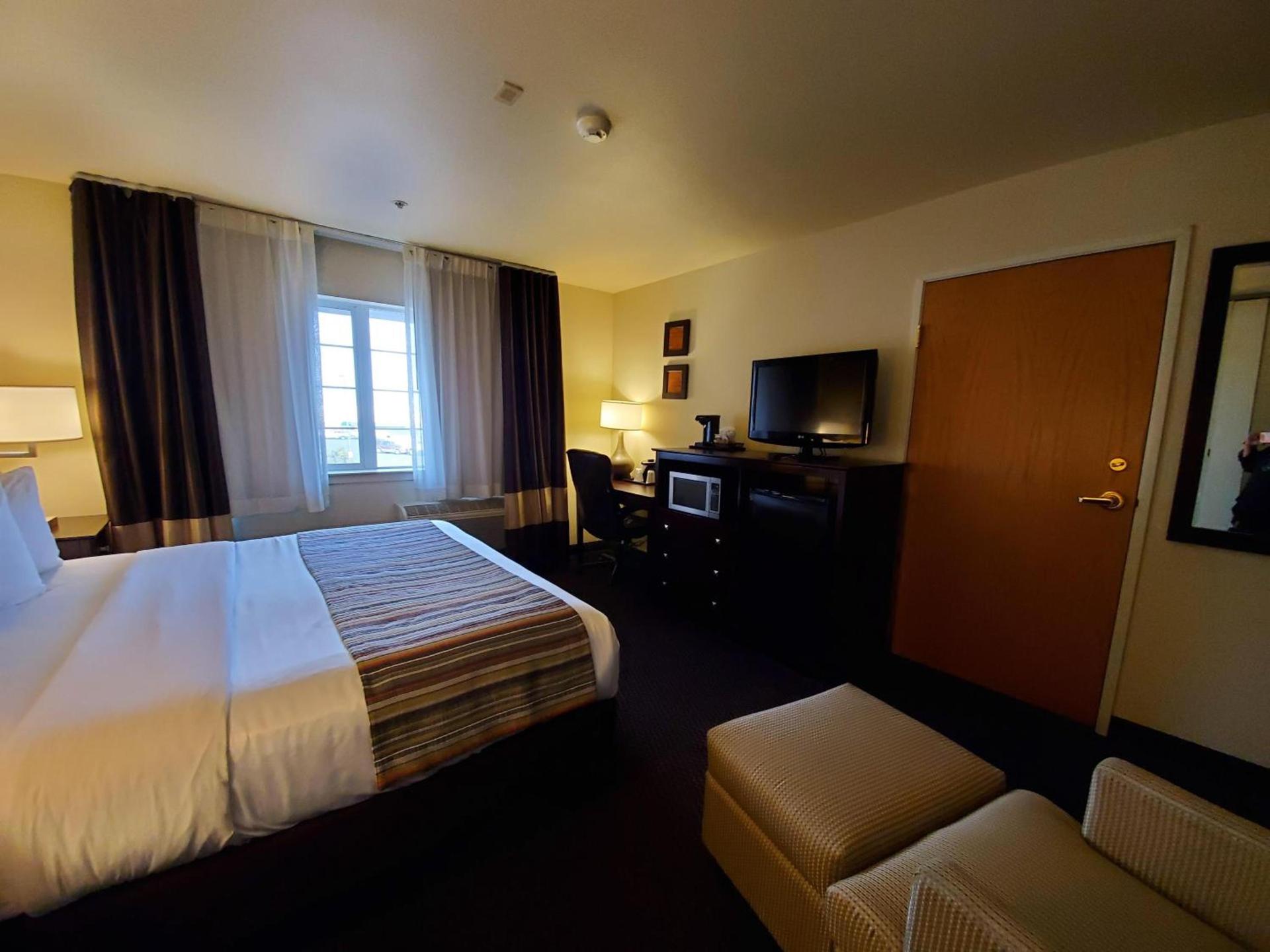 Country Inn & Suites by Radisson, Bend, OR photo 38