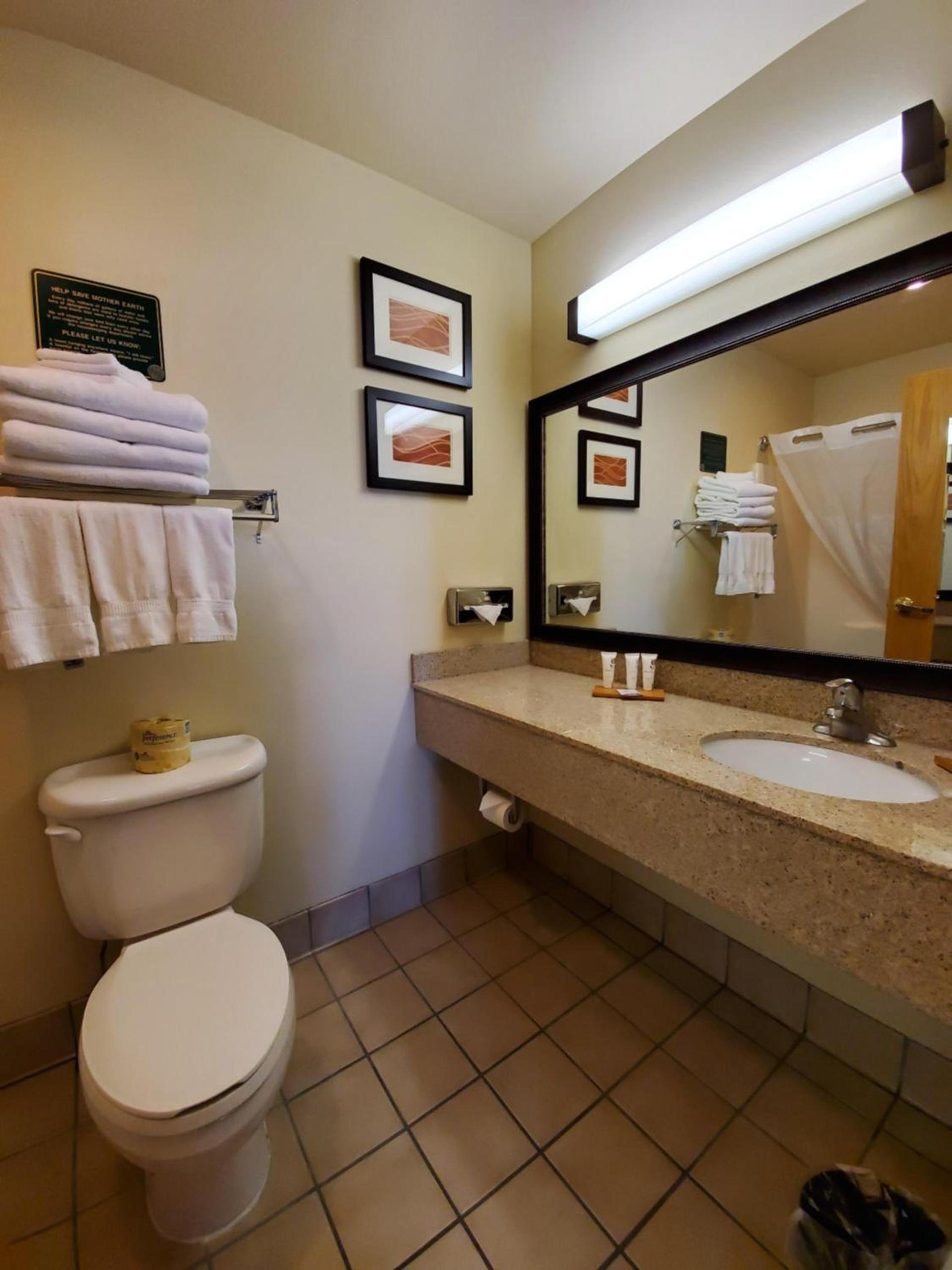 Country Inn & Suites by Radisson, Bend, OR photo 39