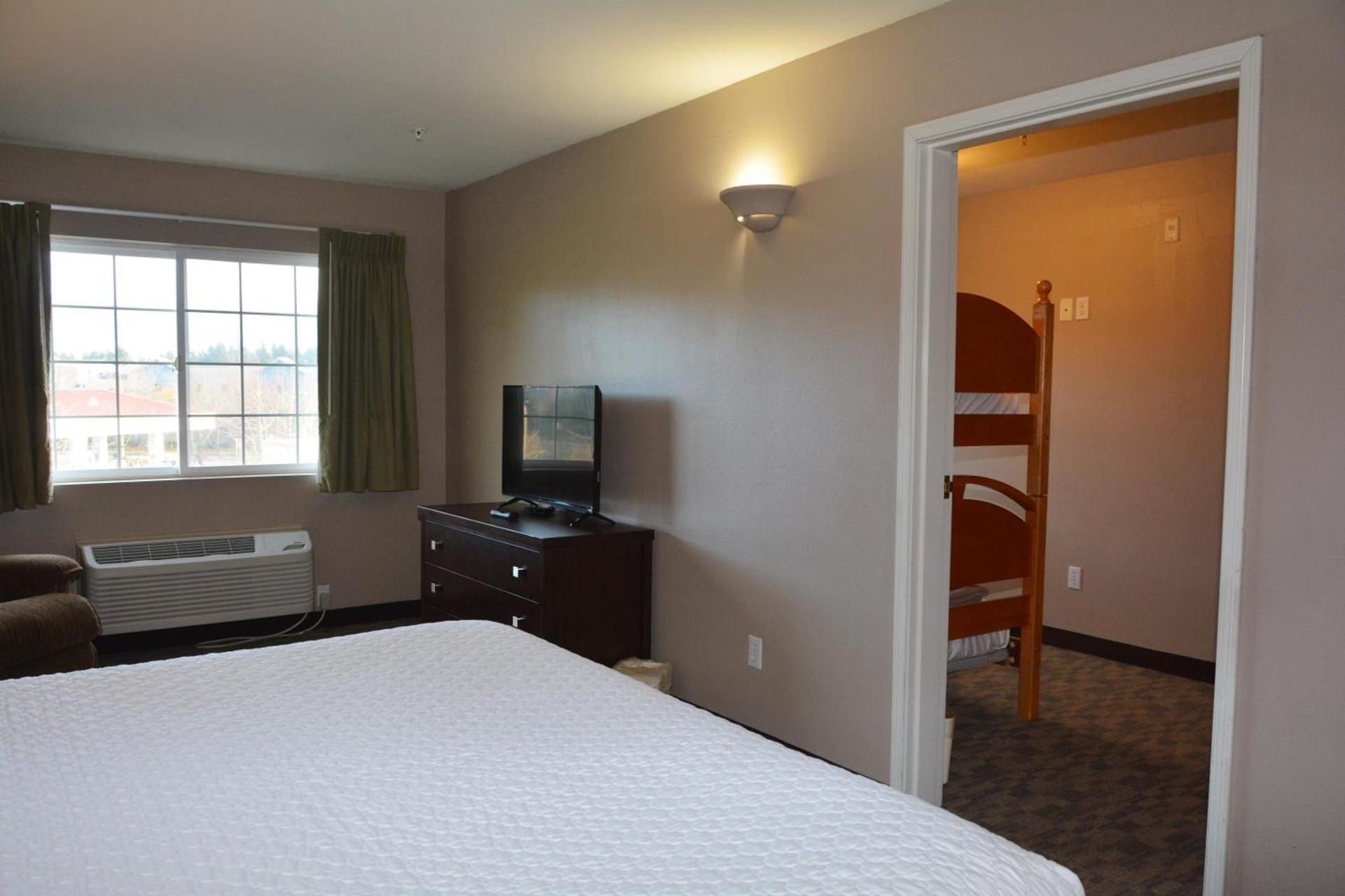 FairBridge Inn & Suites DuPont photo 32