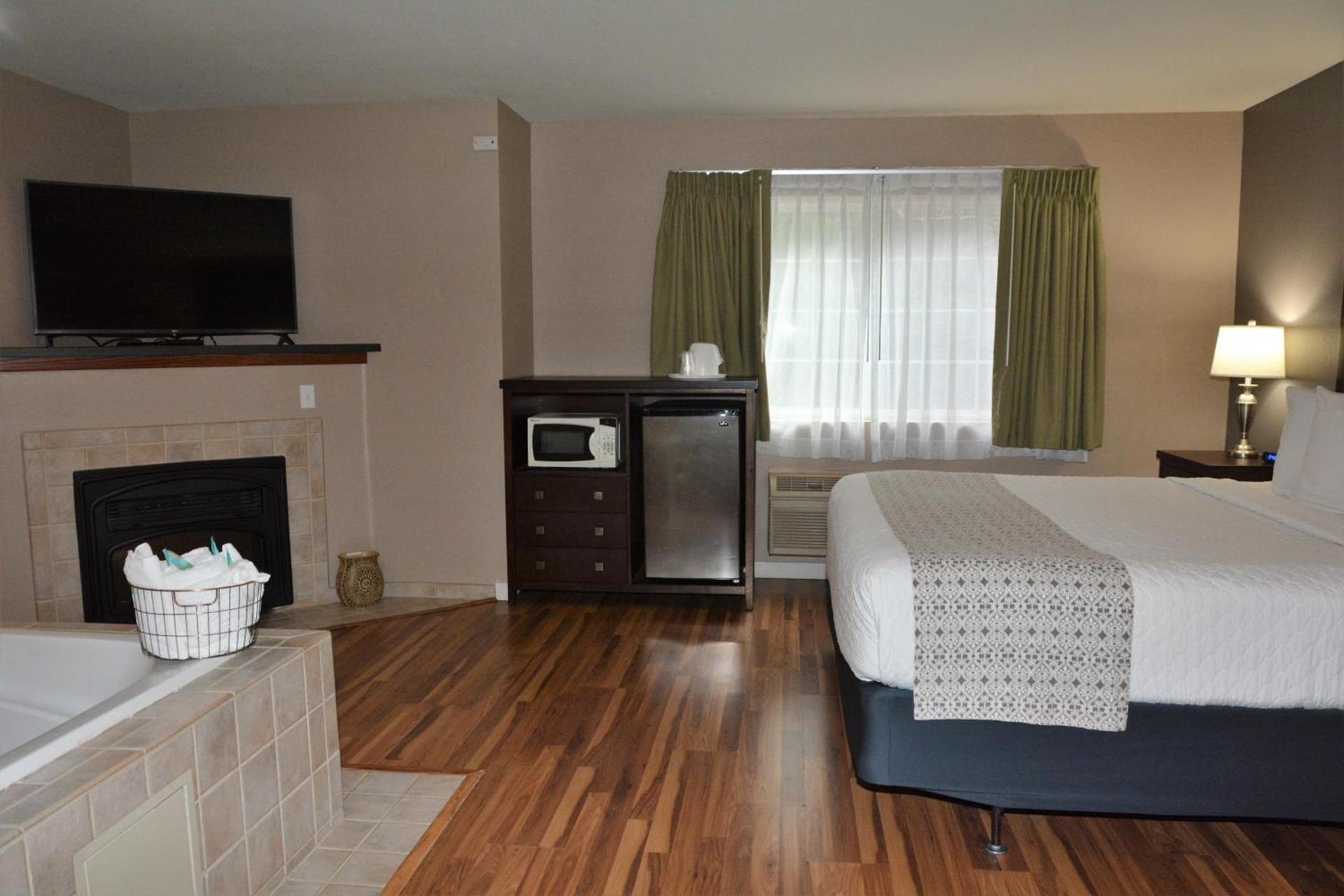 FairBridge Inn & Suites DuPont photo 14