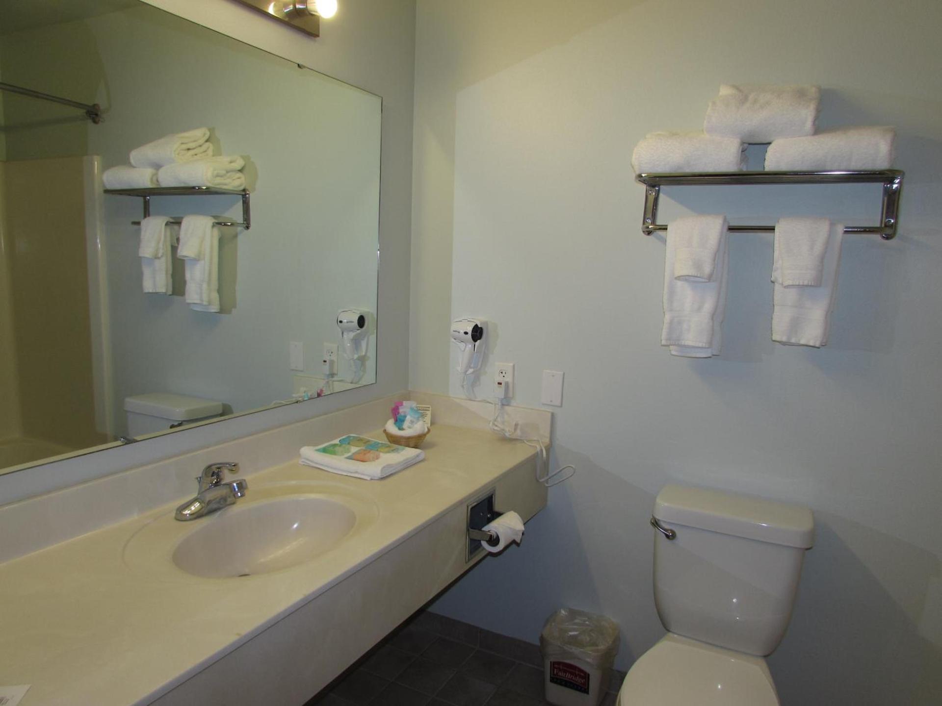 FairBridge Inn & Suites DuPont photo 9