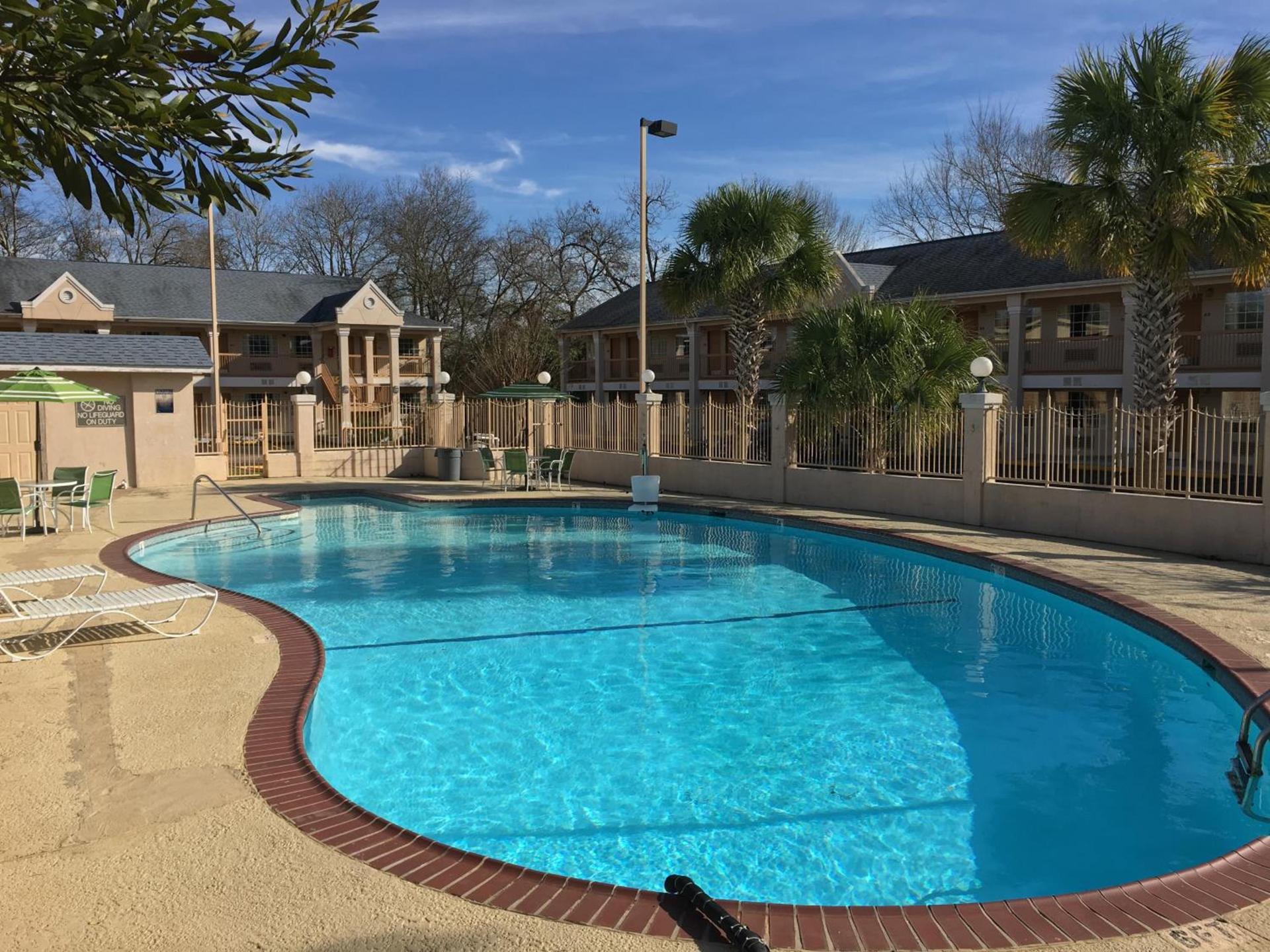 Days Inn by Wyndham Nacogdoches/SFA University/Downtown photo 30