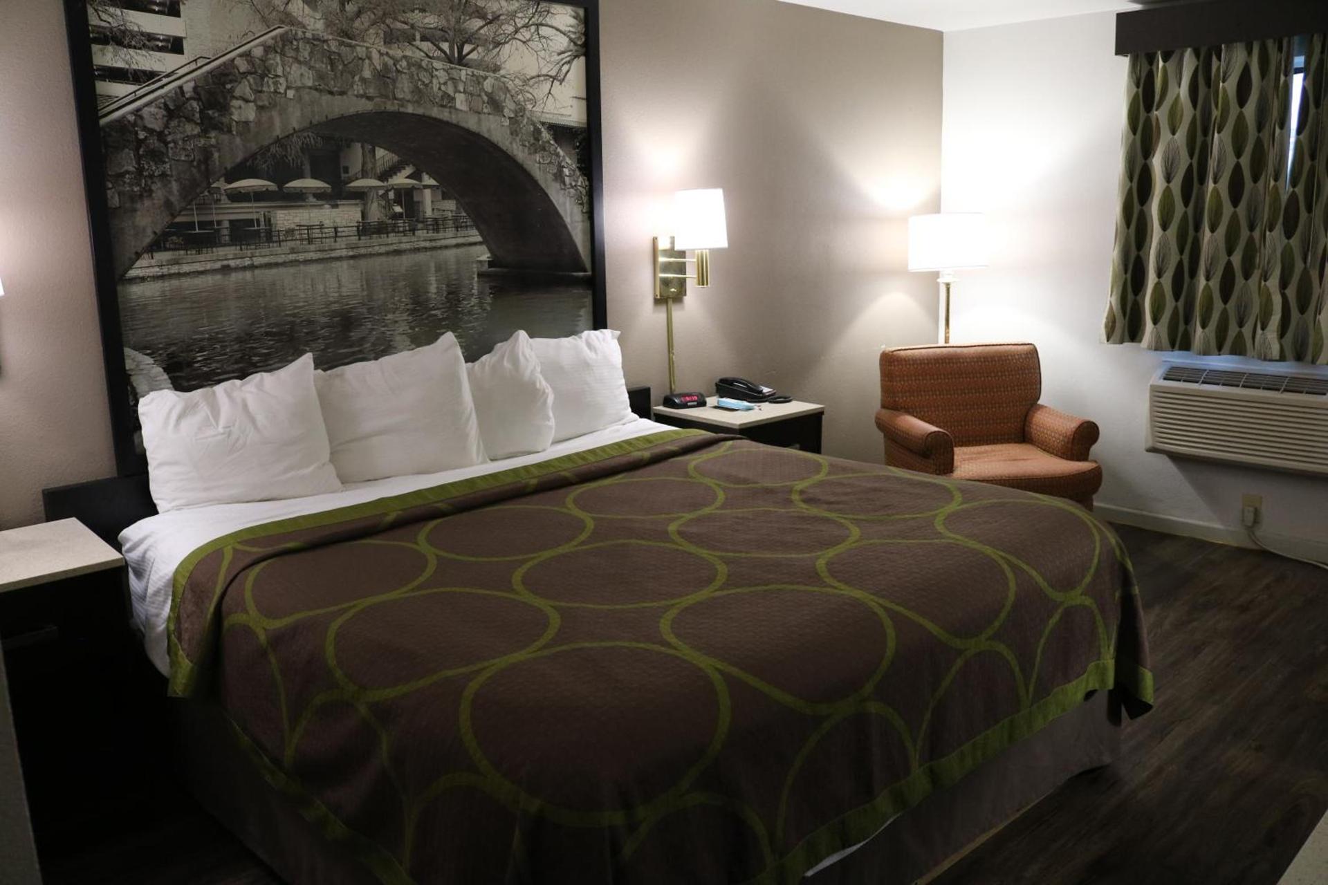Super 8 by Wyndham San Antonio/I-35 North photo 25