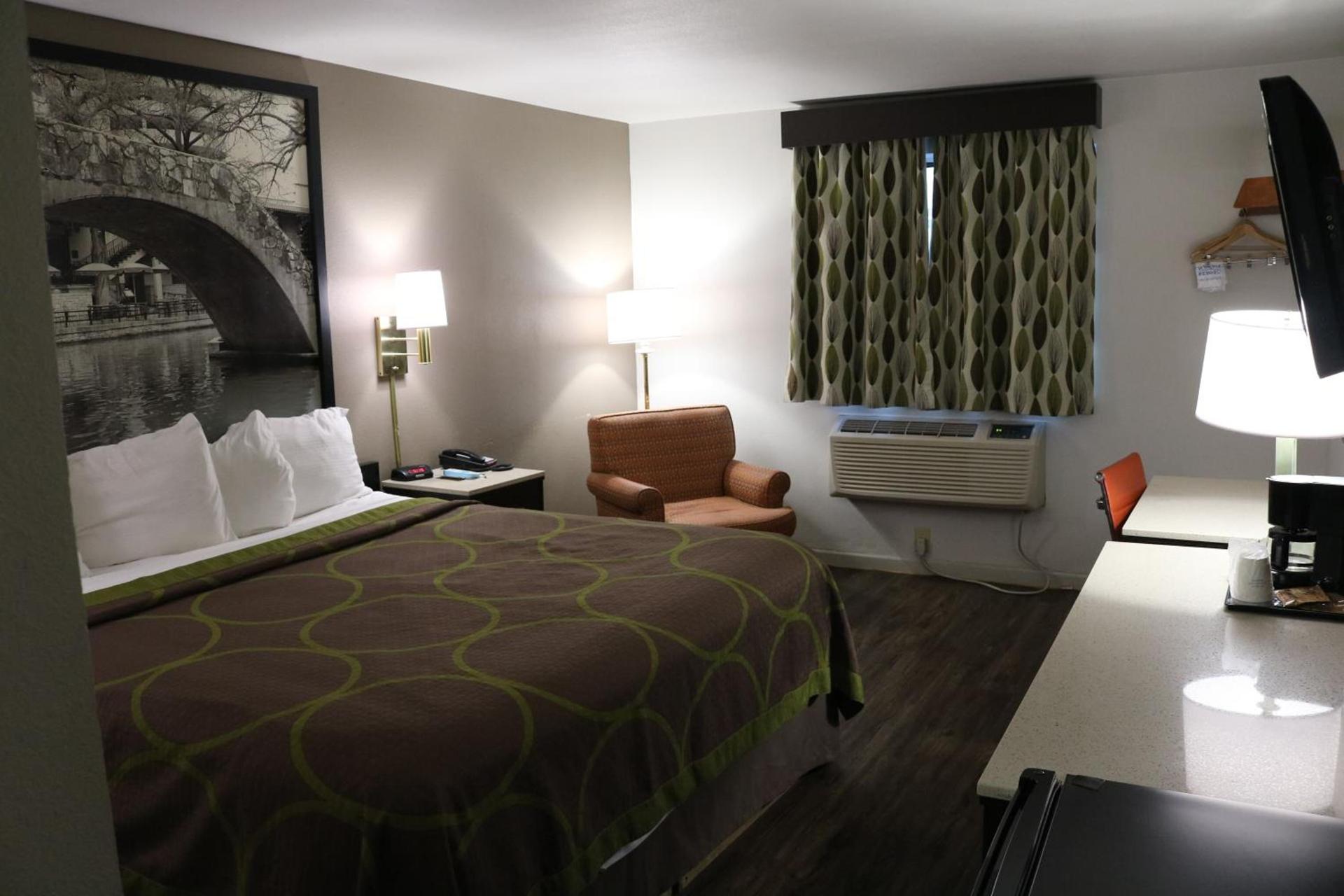 Super 8 by Wyndham San Antonio/I-35 North photo 29