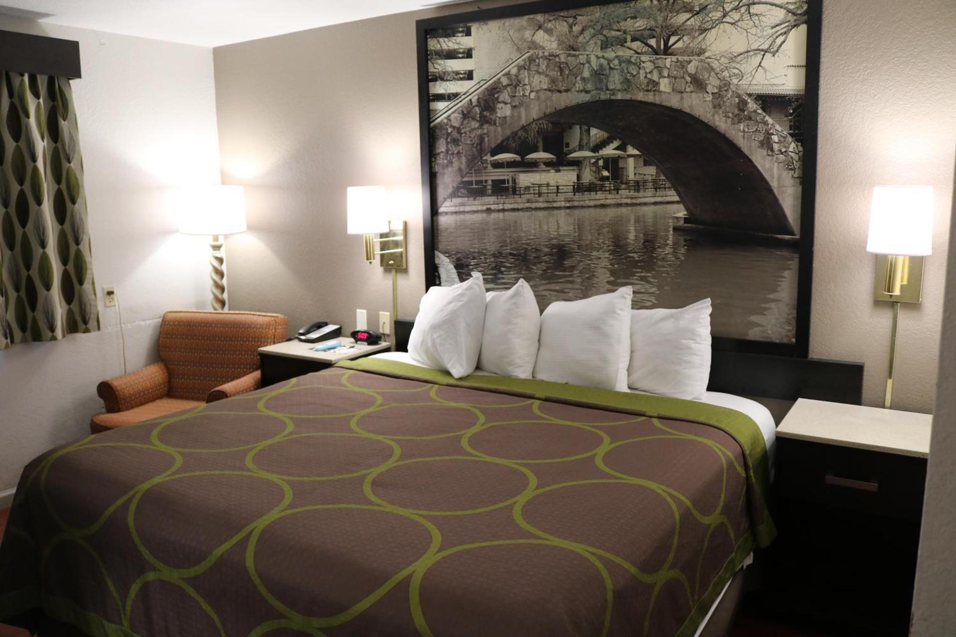 Super 8 by Wyndham San Antonio/I-35 North photo 15