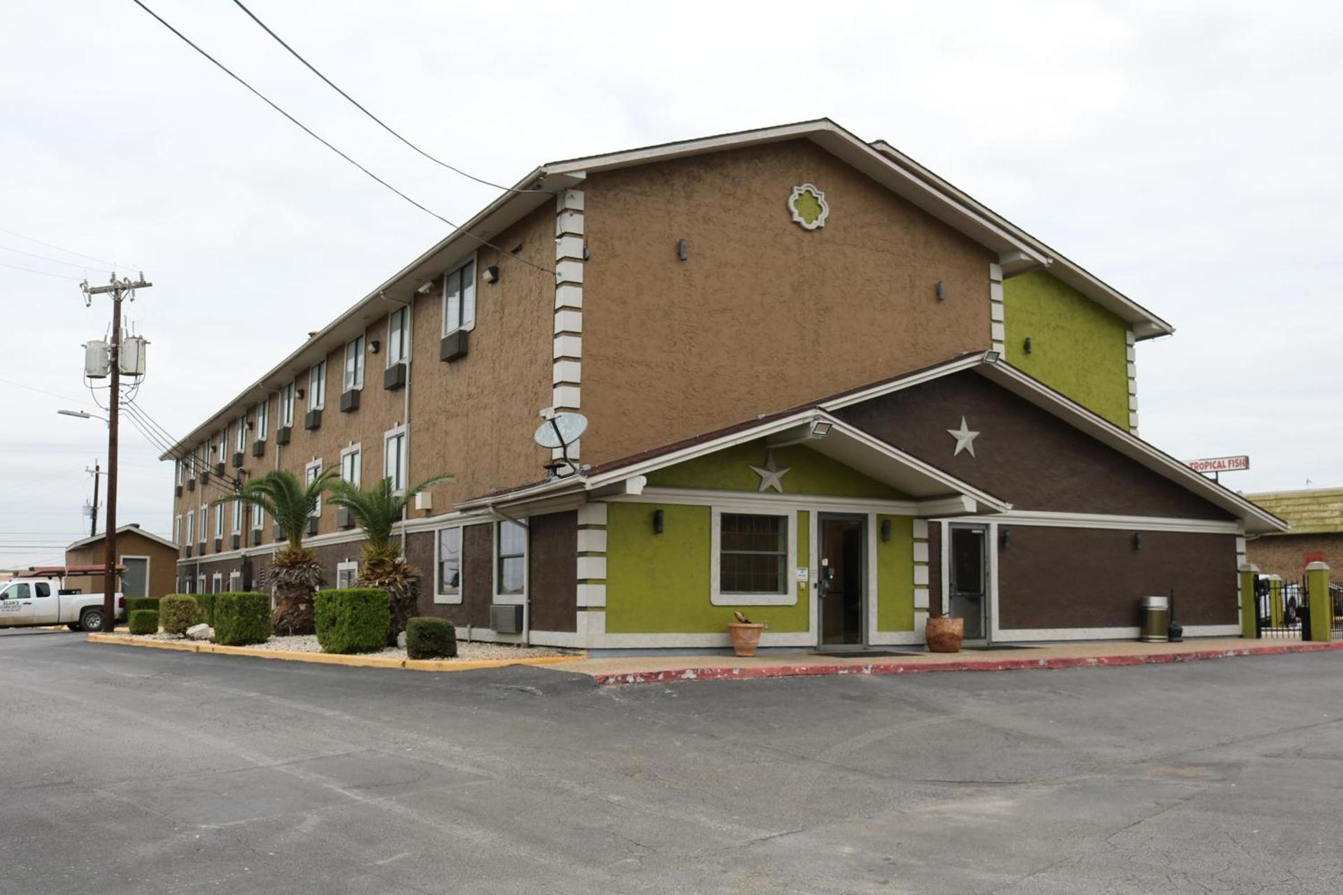 Super 8 by Wyndham San Antonio/I-35 North photo 33