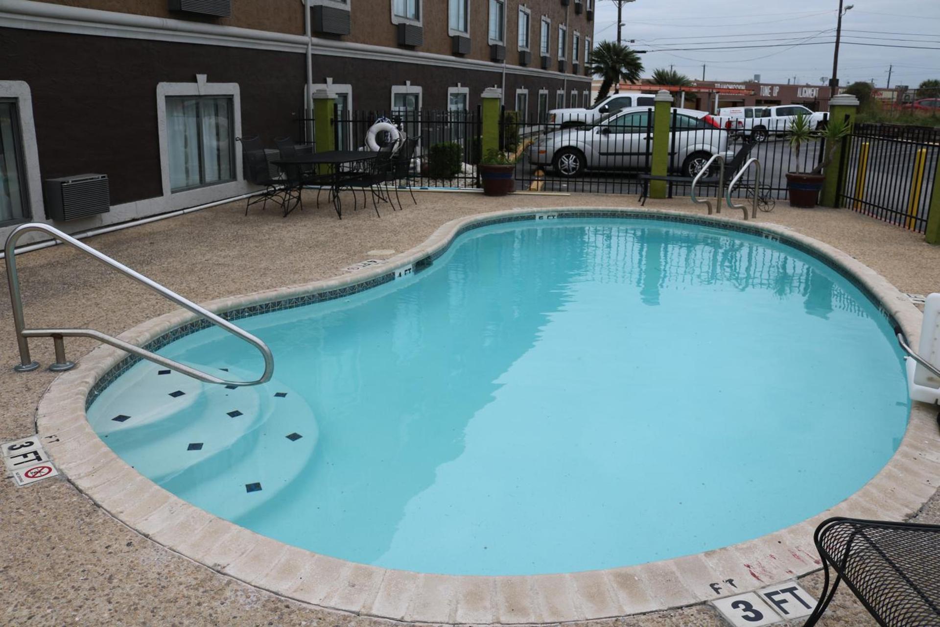 Super 8 by Wyndham San Antonio/I-35 North photo 22