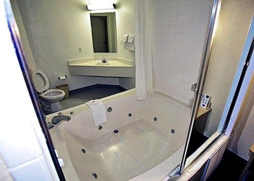 Motel 6-Seymour, IN - North photo 35