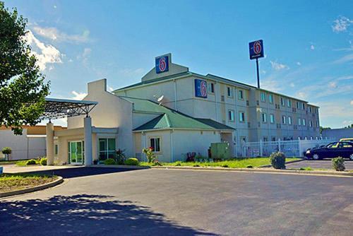 Motel 6-Seymour, IN - North photo 37