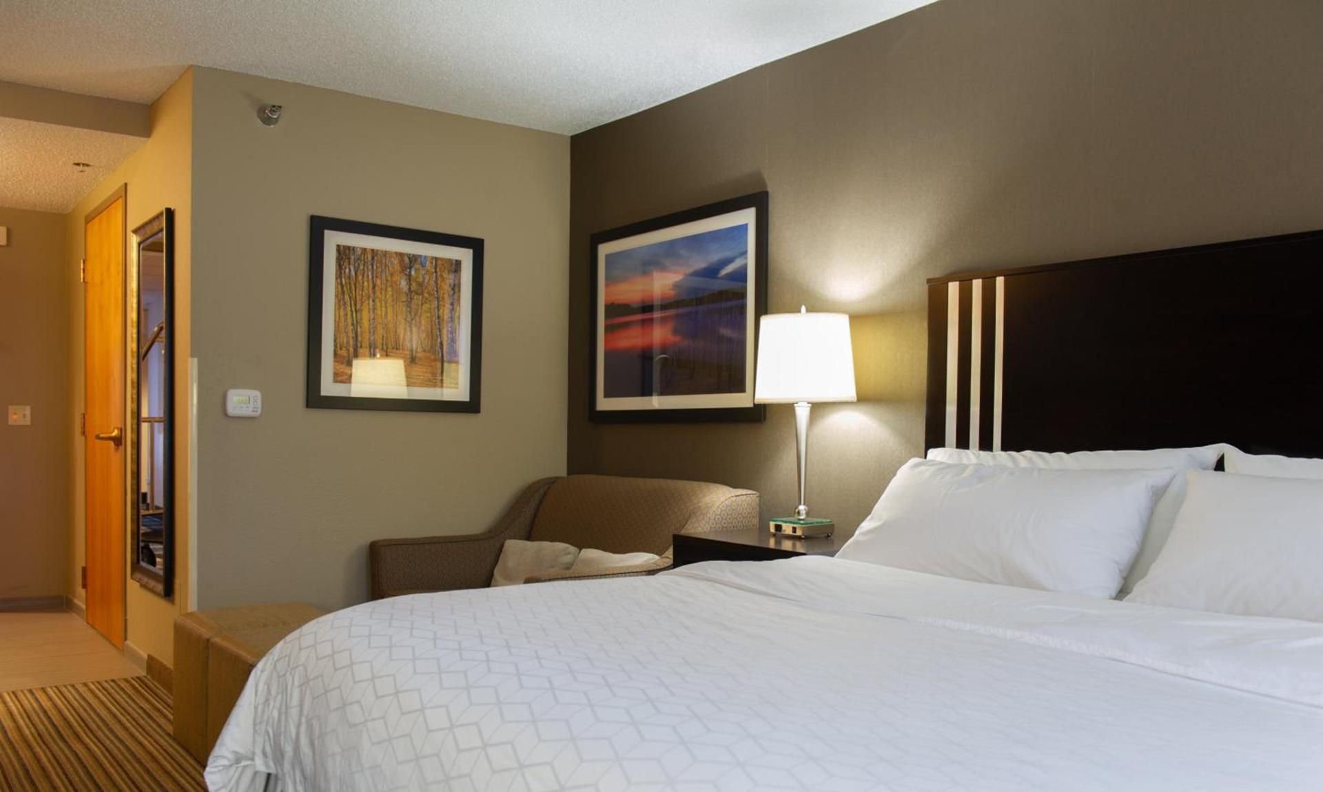 Holiday Inn Express & Suites Hayward by IHG photo 60