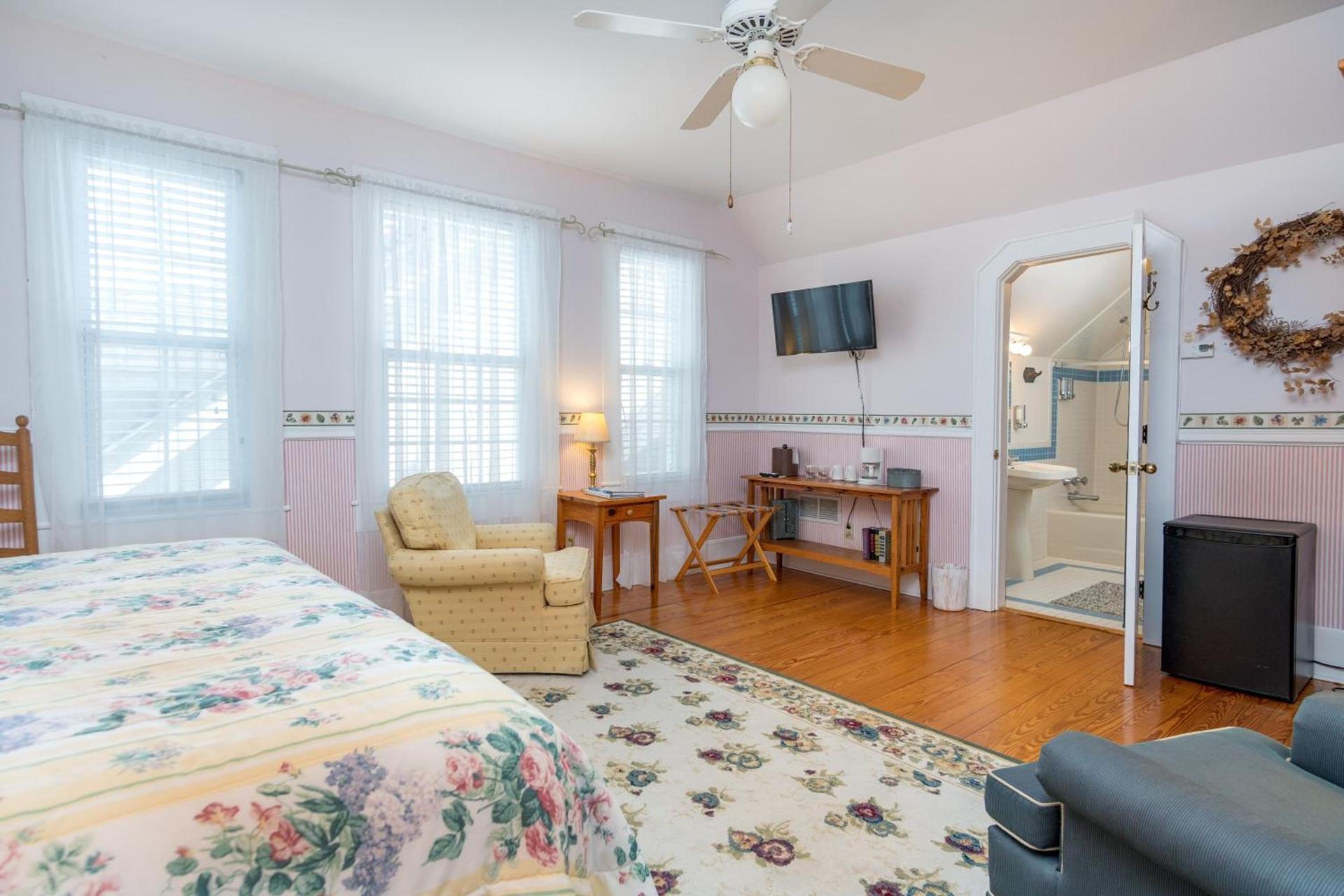 Highland Lake Inn & Resort - Flat Rock photo 18