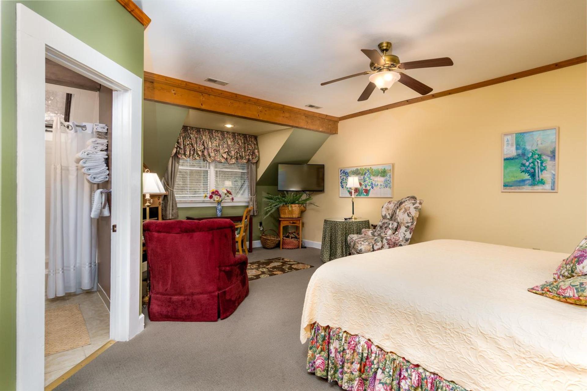 Highland Lake Inn & Resort - Flat Rock photo 15