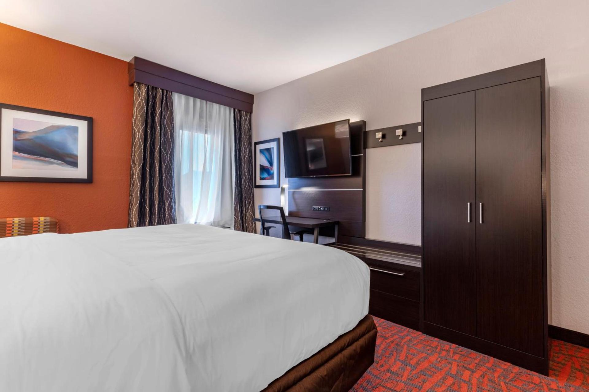 Holiday Inn Express Metropolis by IHG photo 44