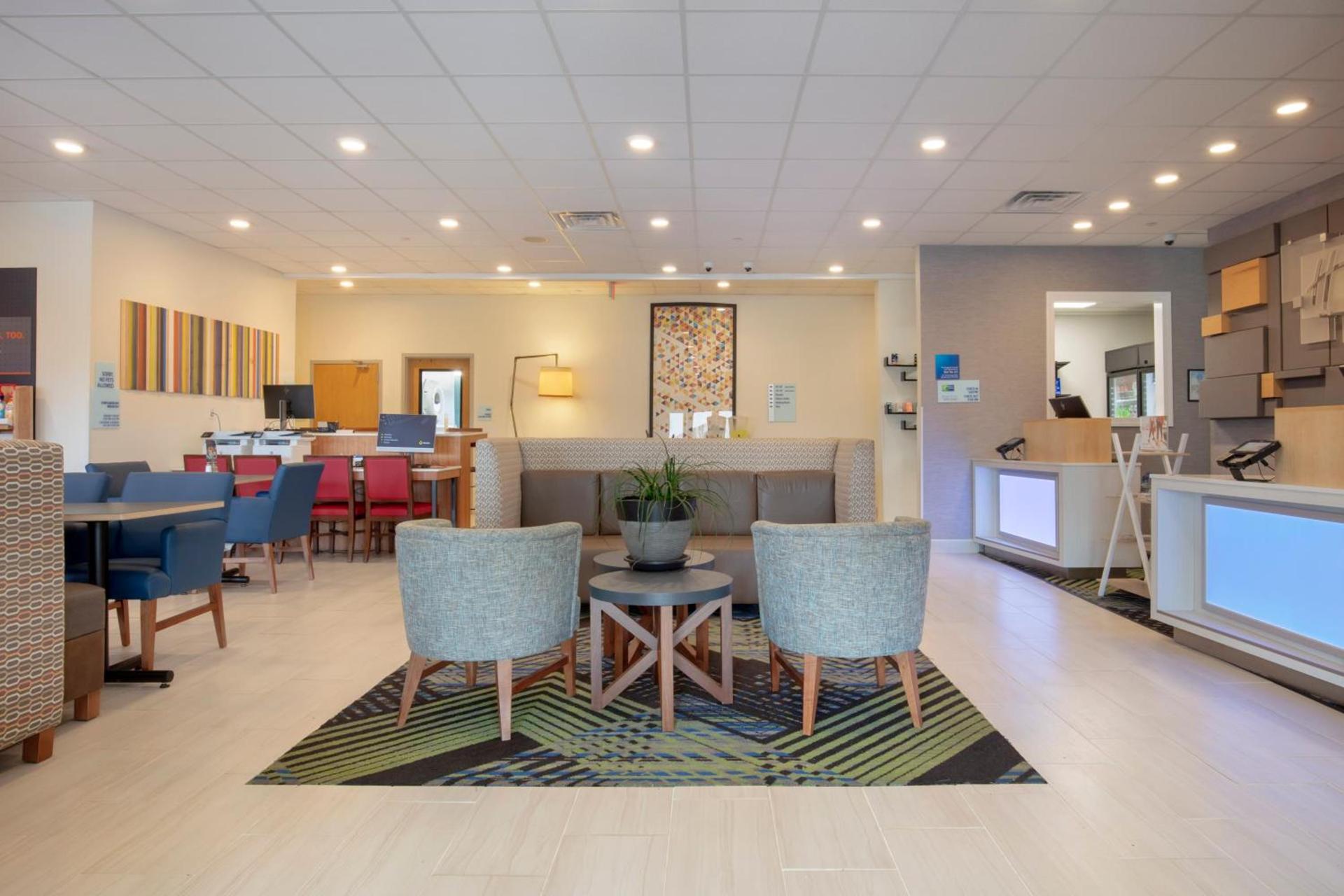 Holiday Inn Express Metropolis by IHG photo 37