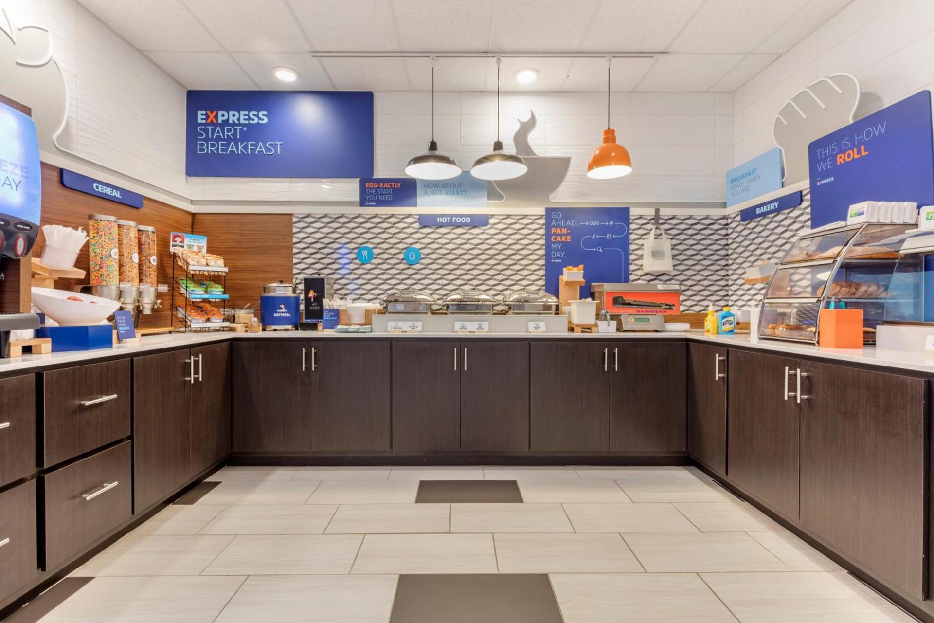 Holiday Inn Express Metropolis by IHG photo 43