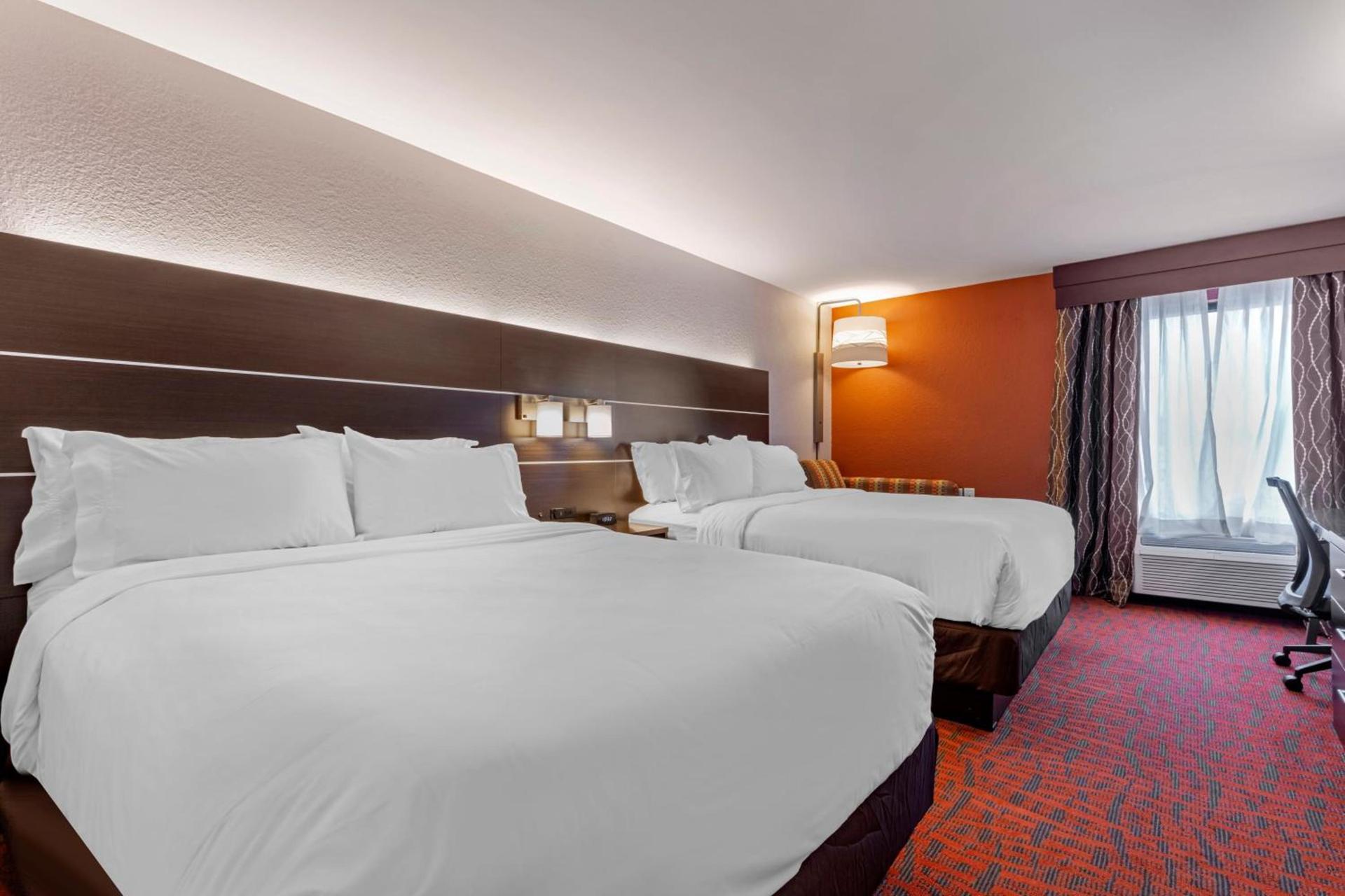 Holiday Inn Express Metropolis by IHG photo 52