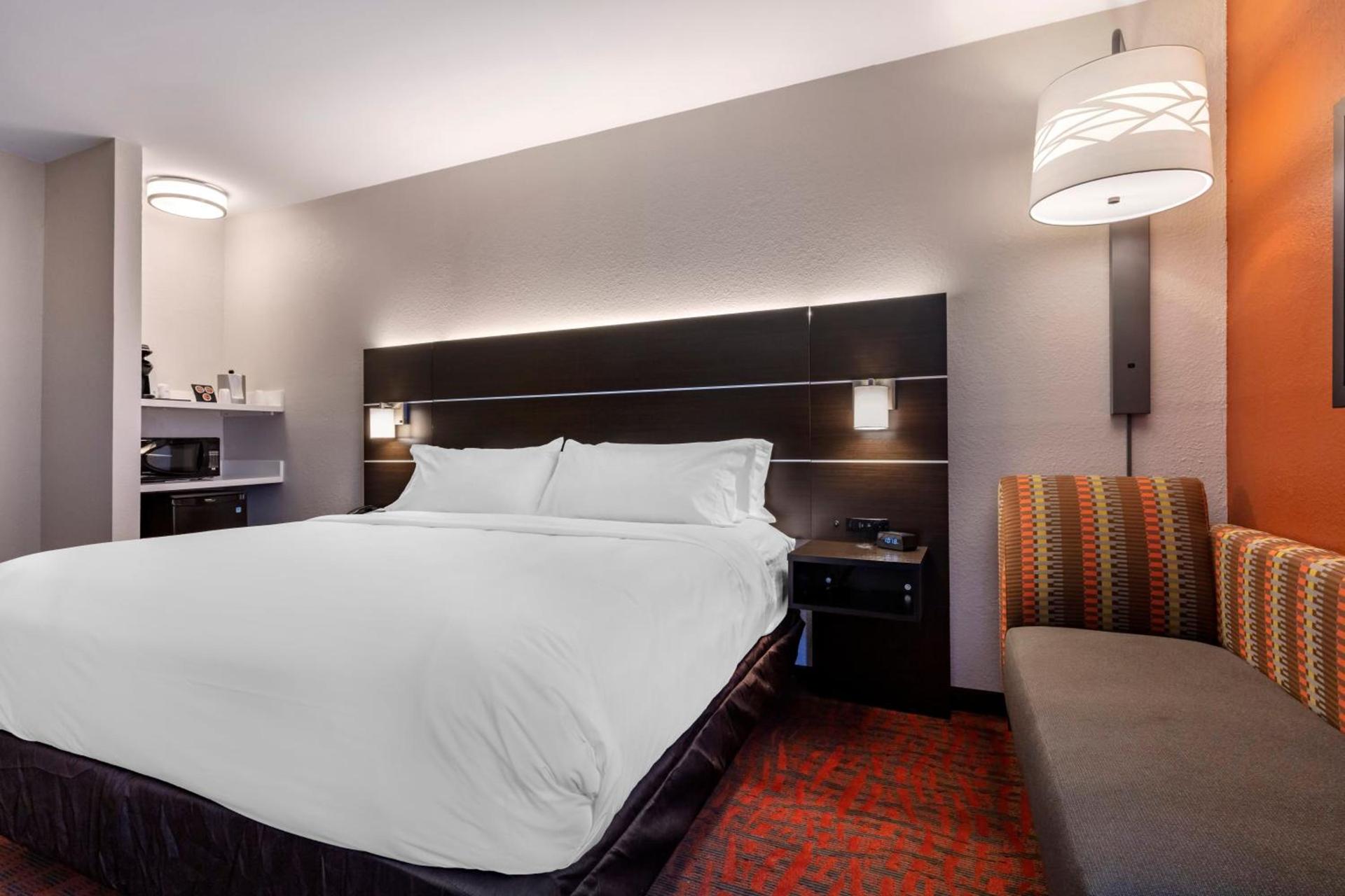 Holiday Inn Express Metropolis by IHG photo 50