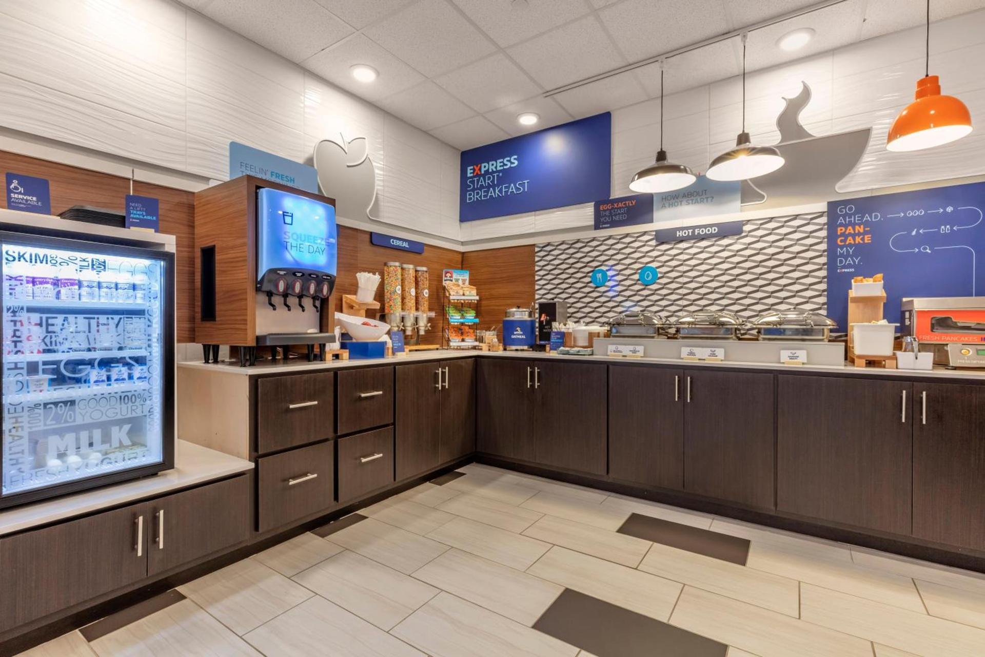 Holiday Inn Express Metropolis by IHG photo 41