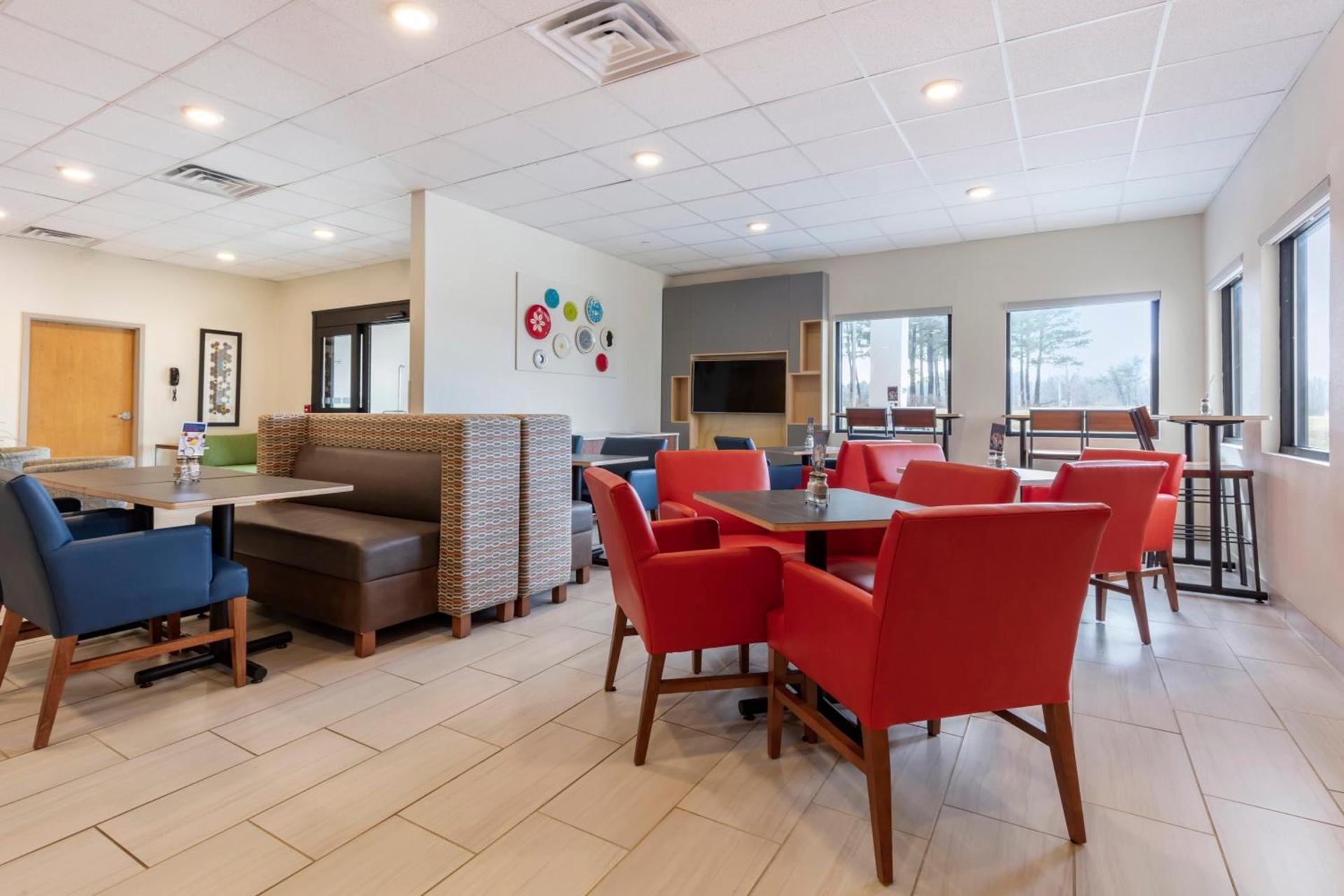 Holiday Inn Express Metropolis by IHG photo 38