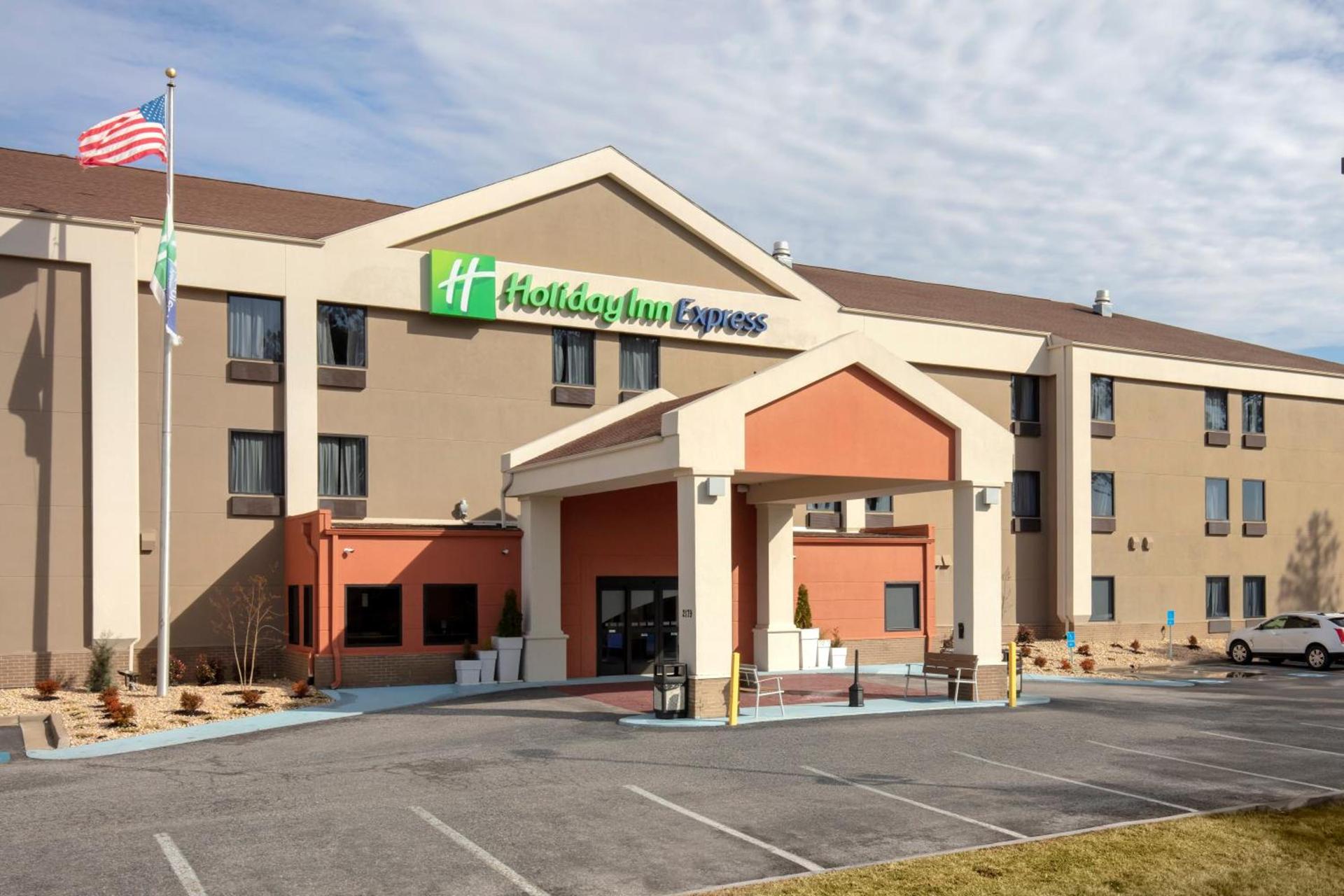 Holiday Inn Express Metropolis by IHG photo 30