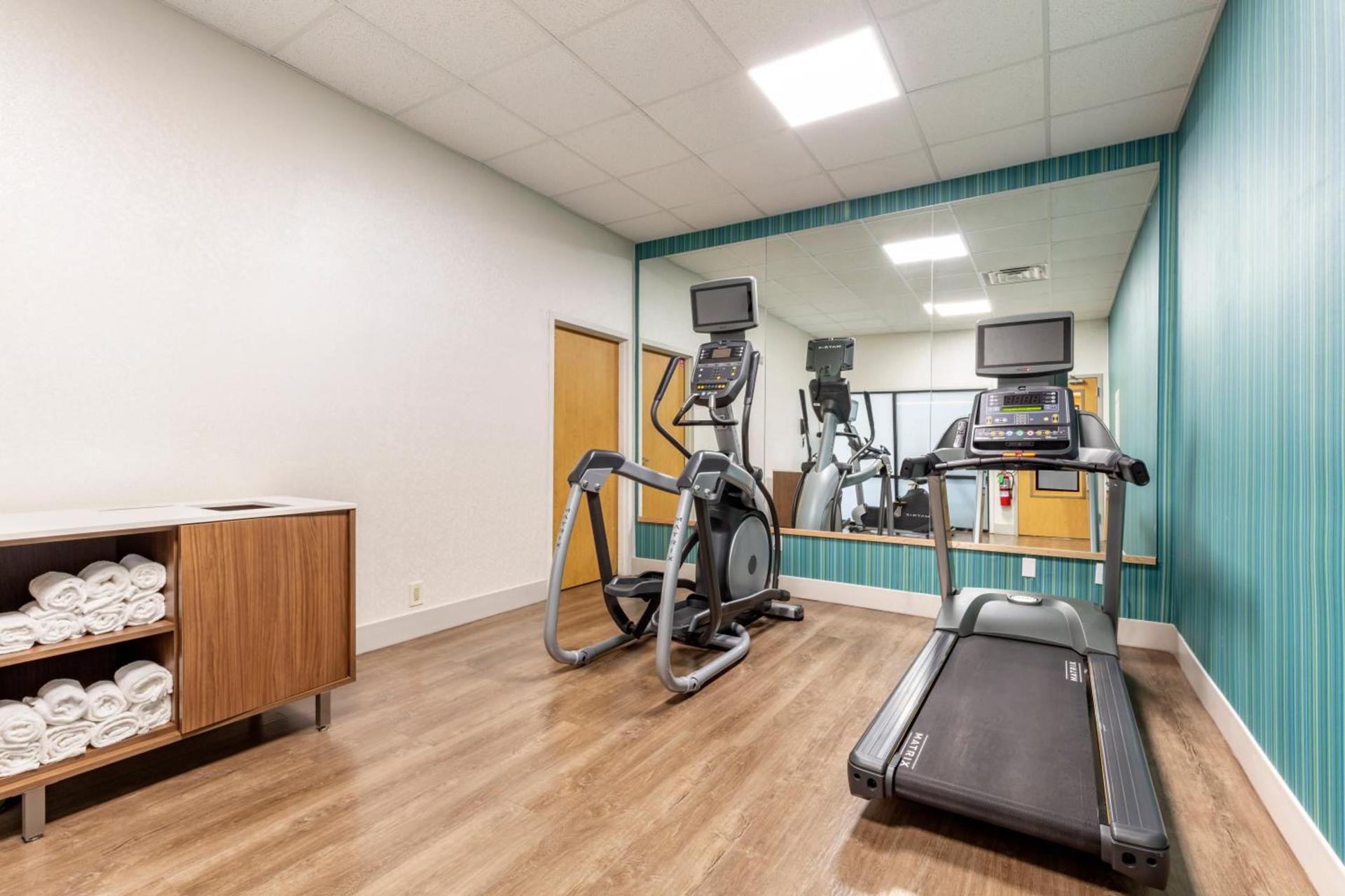 Holiday Inn Express Metropolis by IHG photo 31