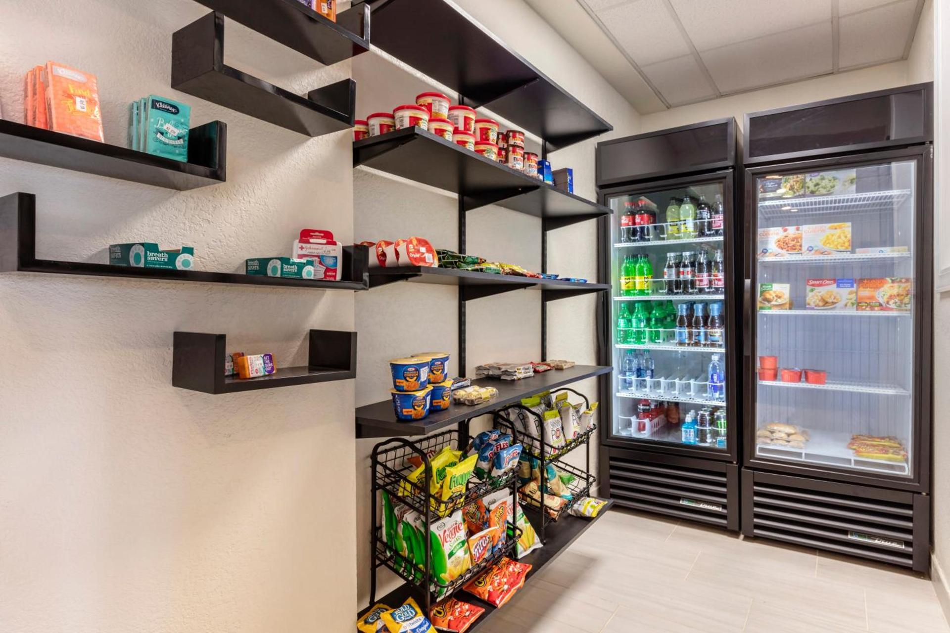 Holiday Inn Express Metropolis by IHG photo 32