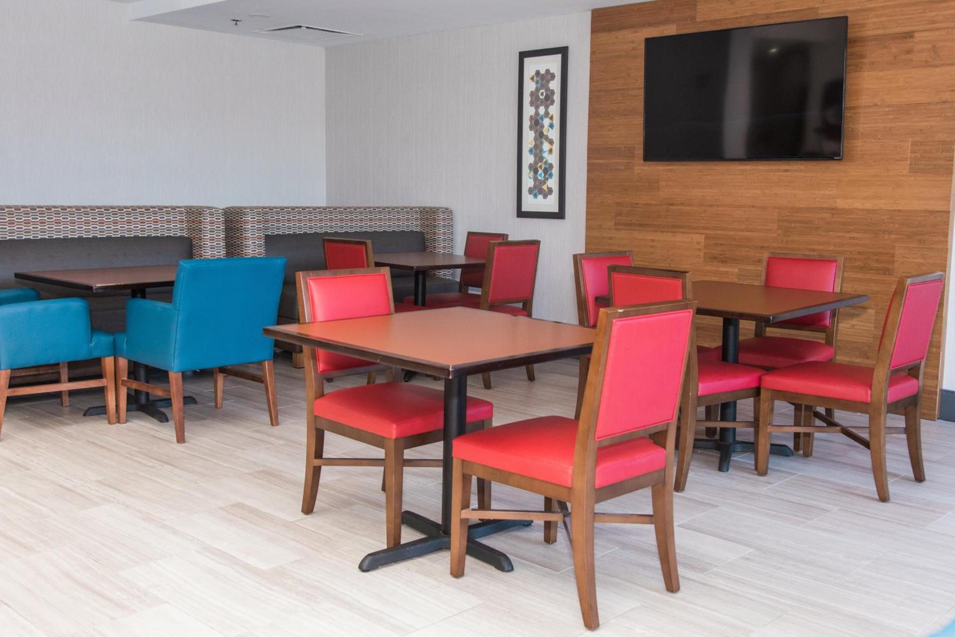 Holiday Inn Express & Suites Columbia-Fort Jackson by IHG photo 21
