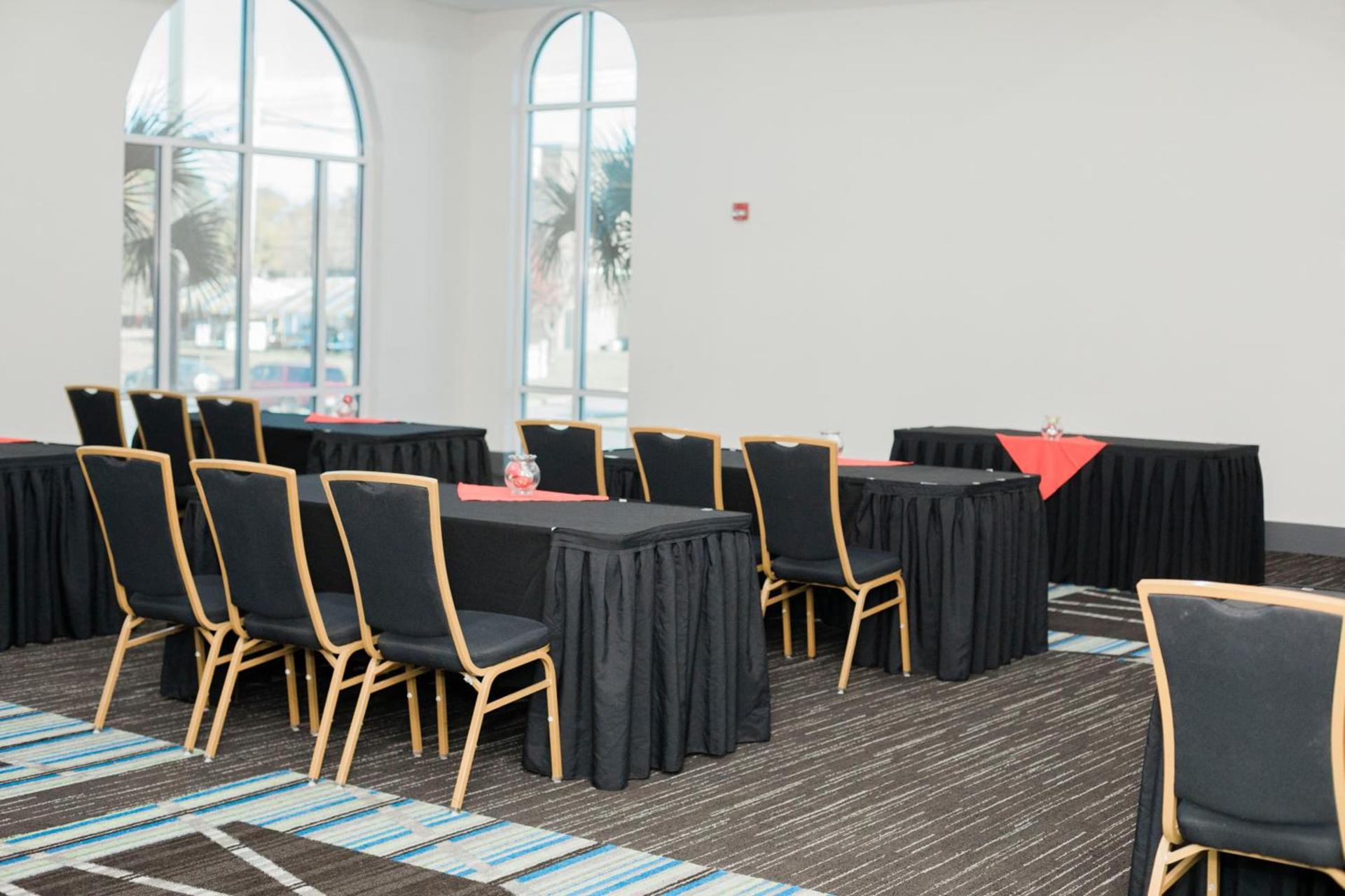 Holiday Inn Express & Suites Columbia-Fort Jackson by IHG photo 8