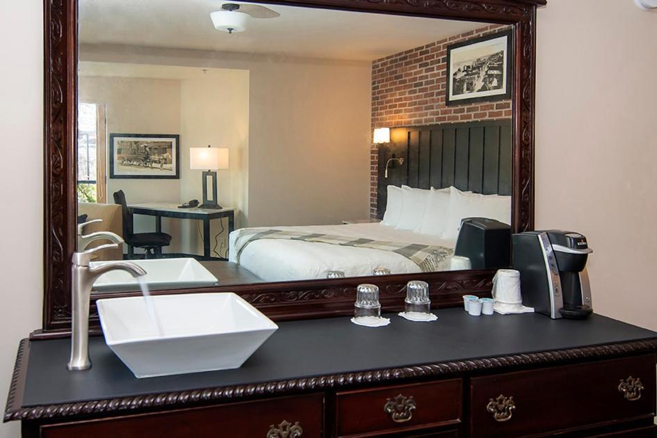 Water Street Inn photo 27