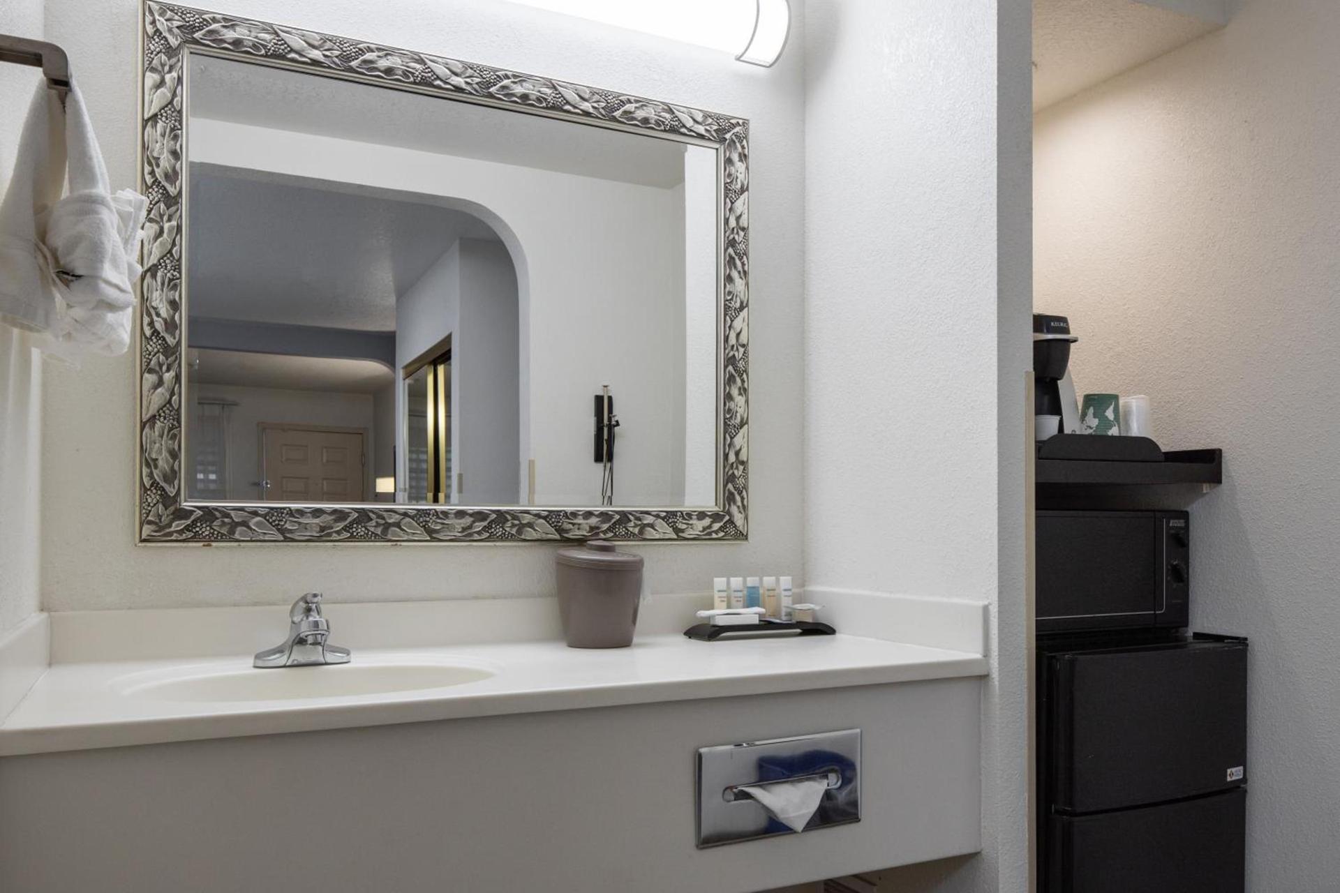 Atherton Park Inn and Suites photo 24