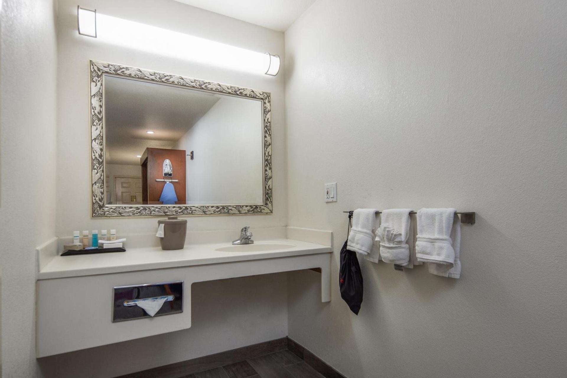 Atherton Park Inn and Suites photo 19