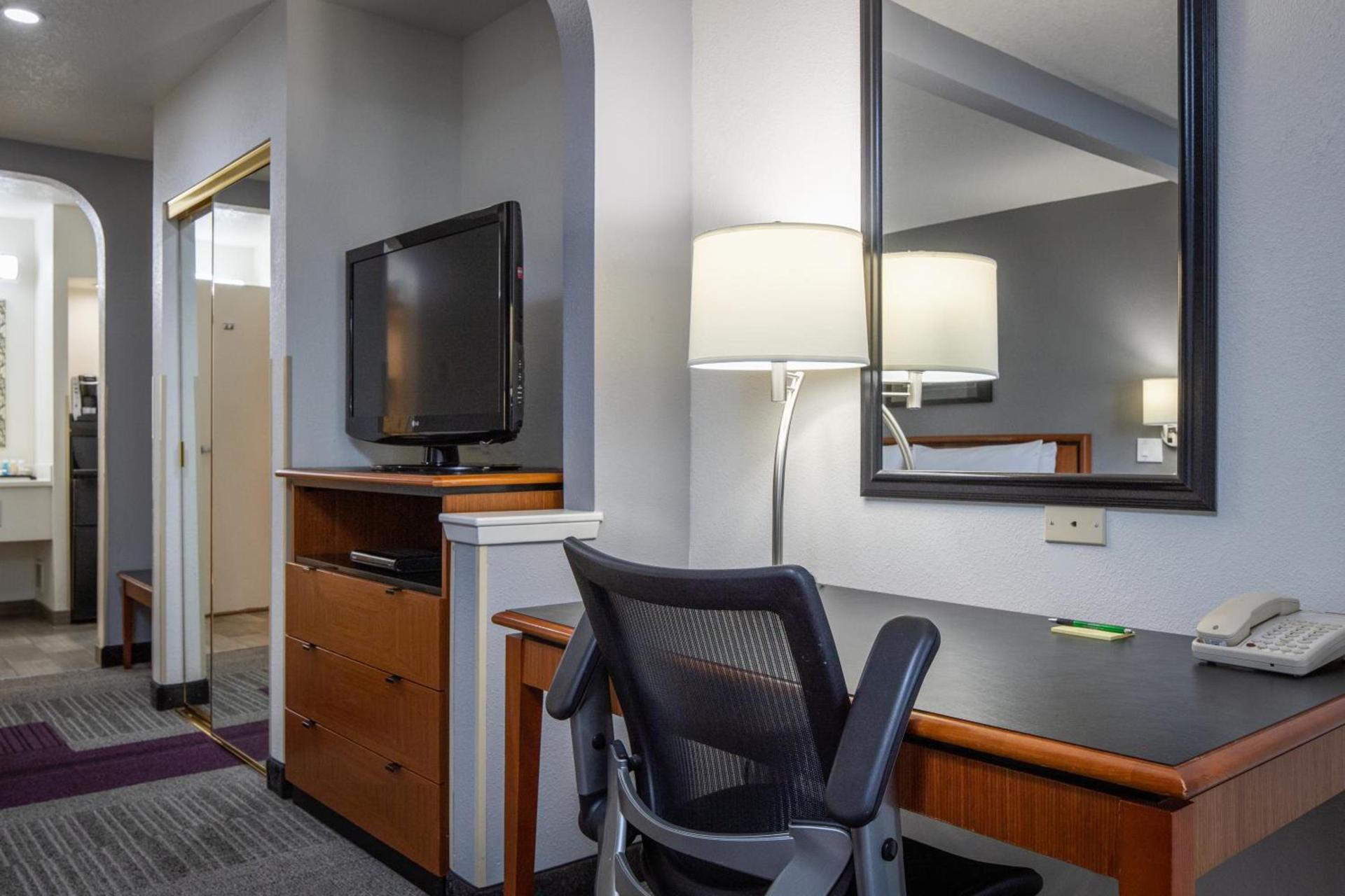 Atherton Park Inn and Suites photo 13