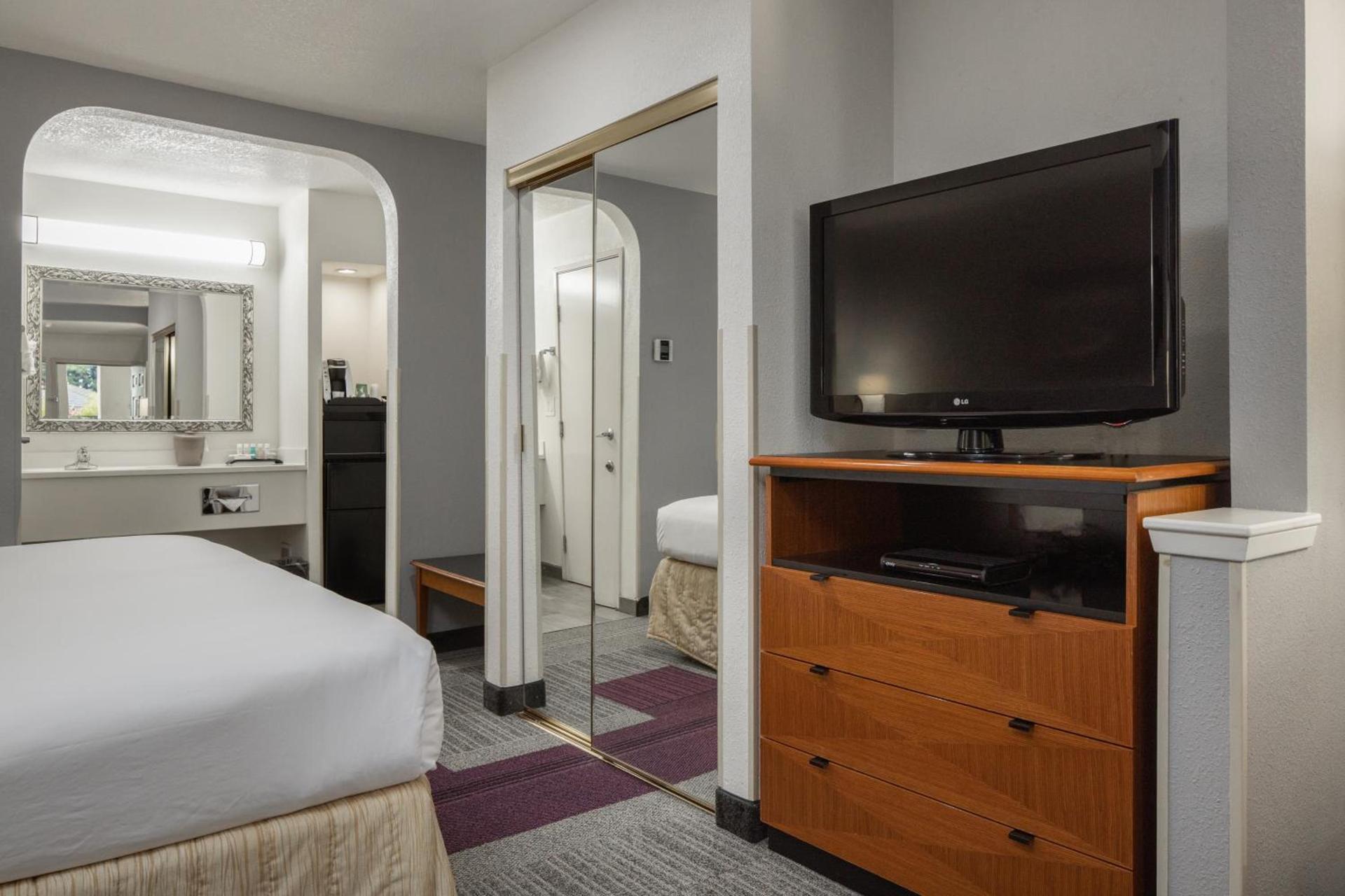 Atherton Park Inn and Suites photo 16
