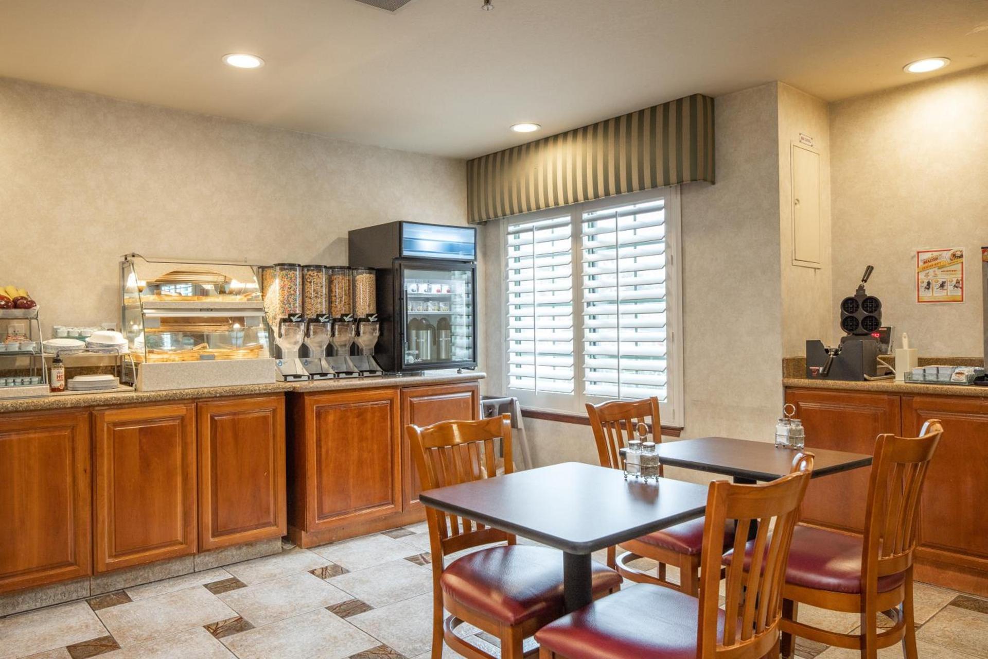Atherton Park Inn and Suites photo 6