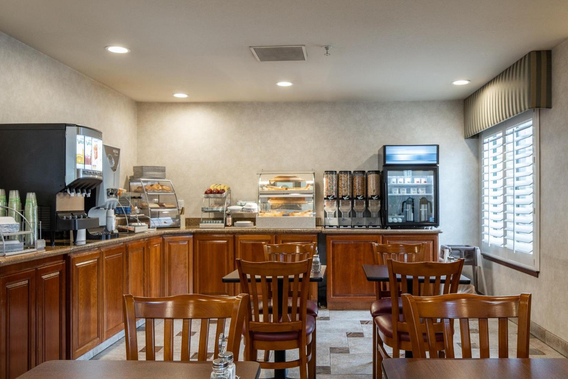 Atherton Park Inn and Suites photo 5