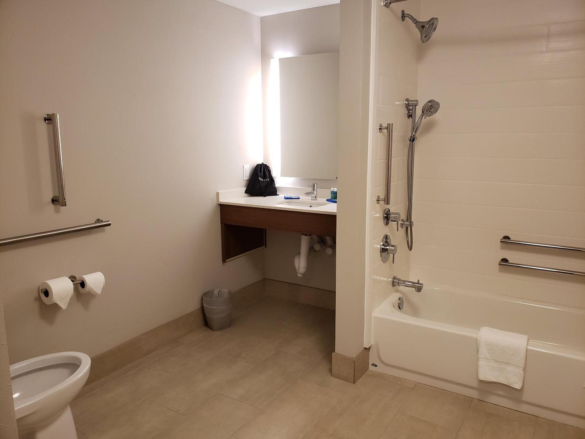 Holiday Inn Express & Suites Macon North by IHG photo 27