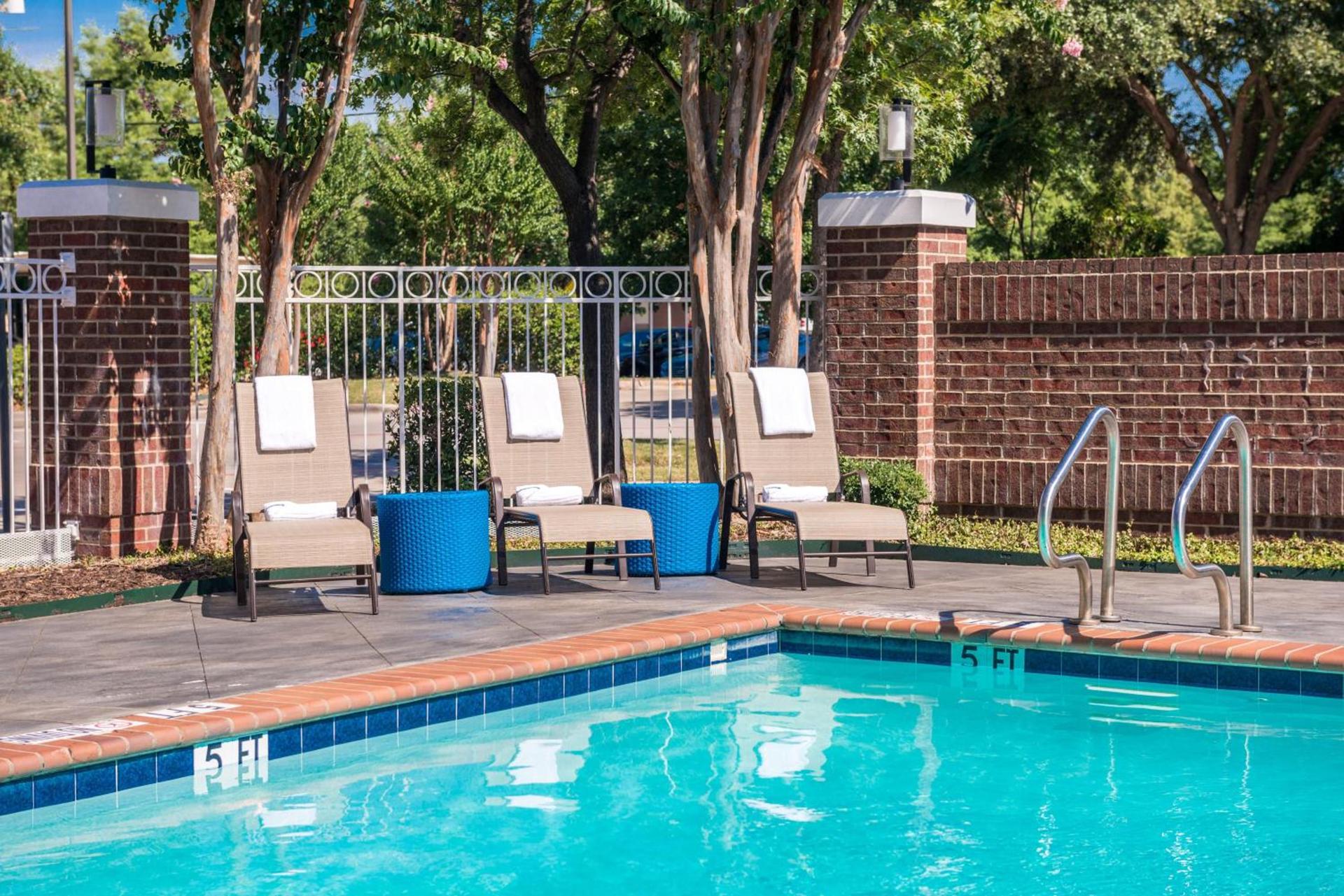 Holiday Inn and Suites Addison by IHG photo 3