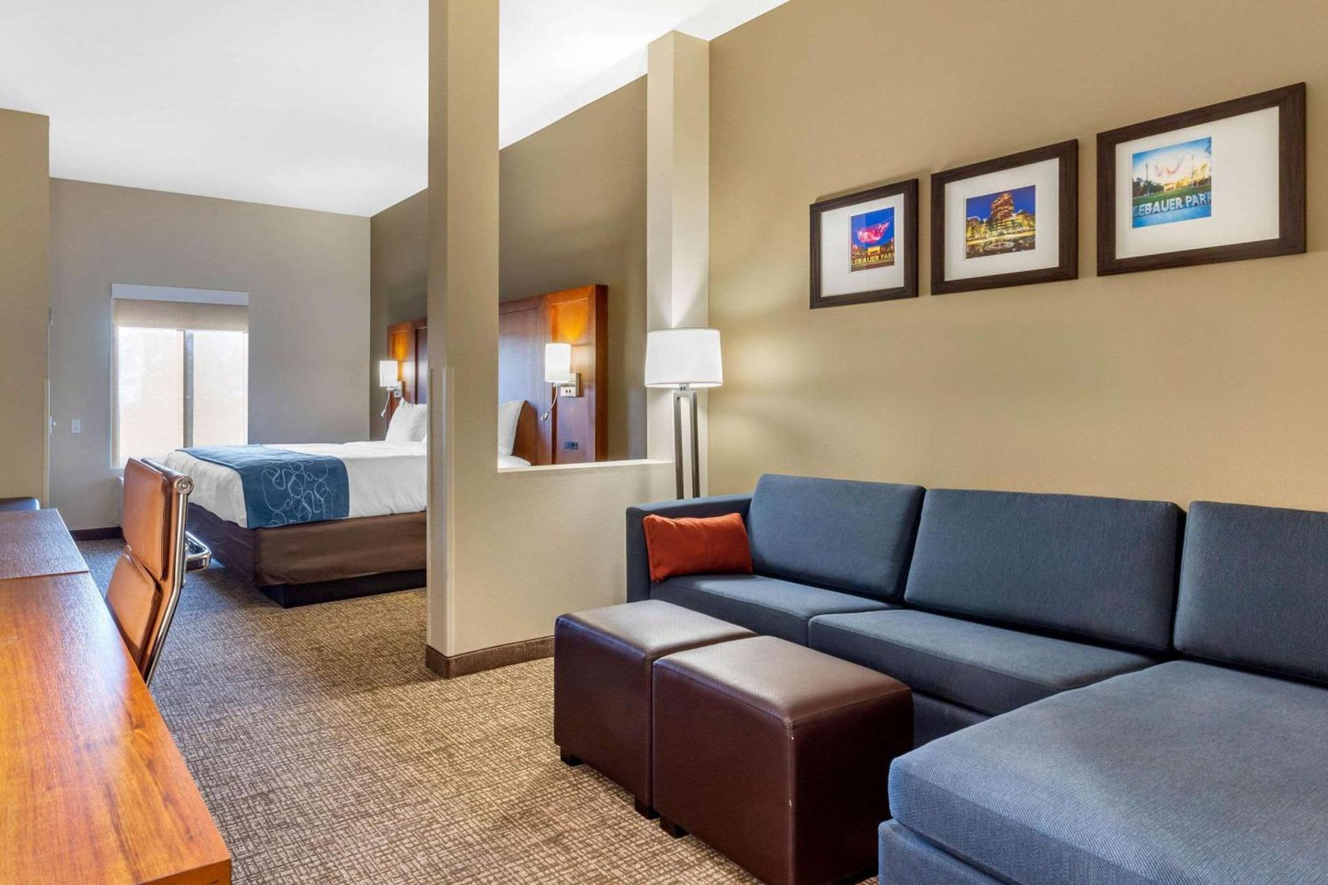Comfort Suites Greensboro-High Point photo 5