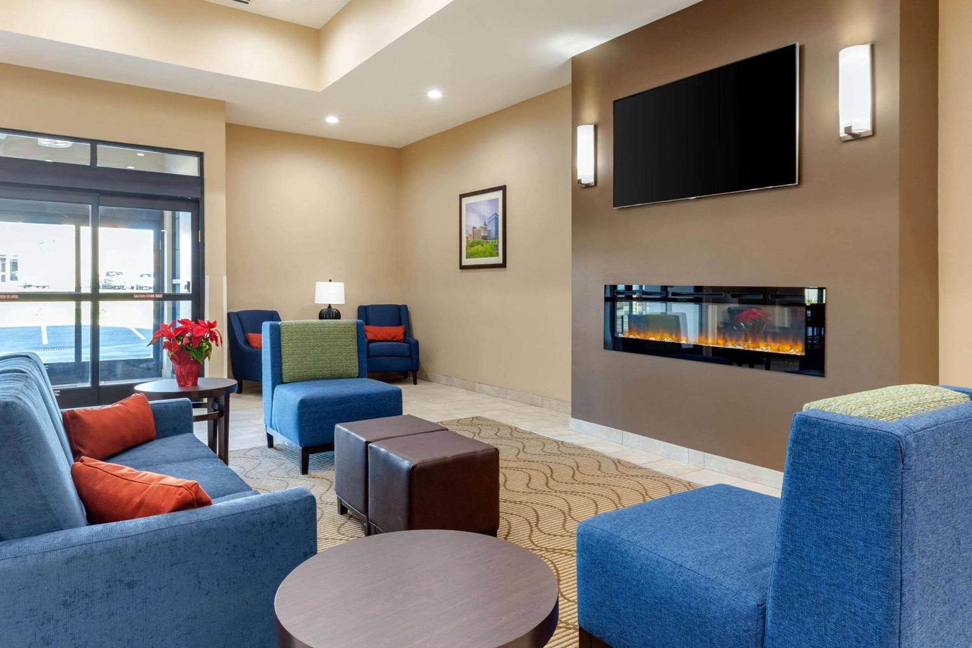 Comfort Suites Greensboro-High Point photo 4