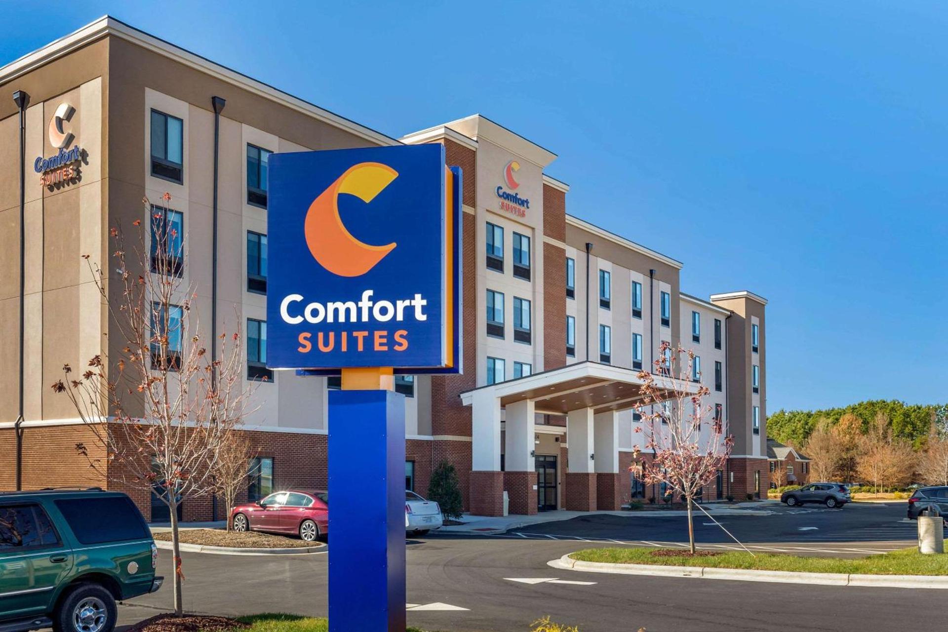 Comfort Suites Greensboro-High Point photo 2