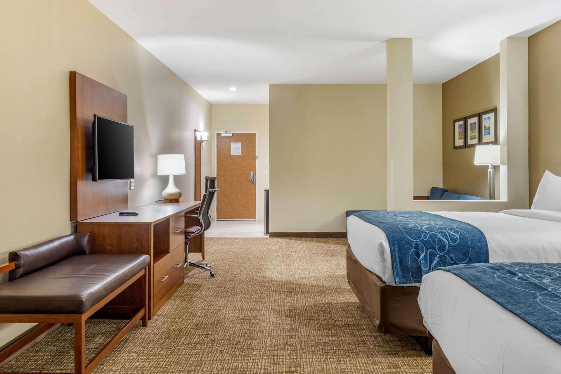 Comfort Suites Greensboro-High Point photo 20